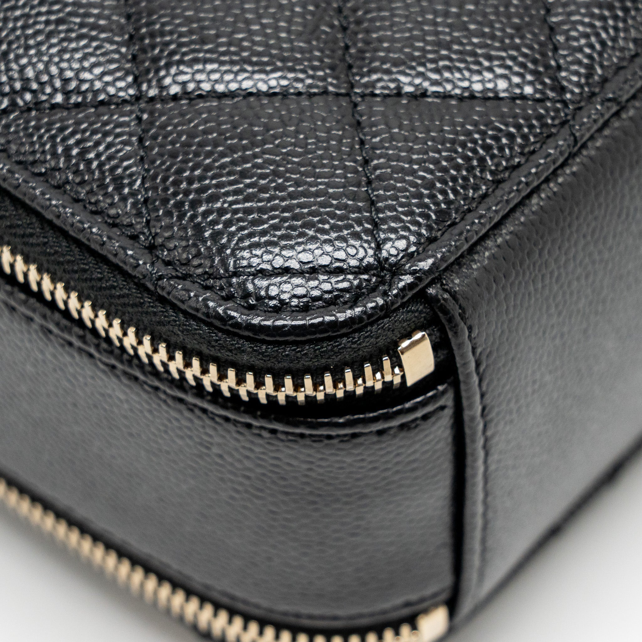 CHANEL LOGO DETAILED HANDLE MINI PICK ME UP VANITY CASE CAVIAR BLACK GHW (MICROCHIP)