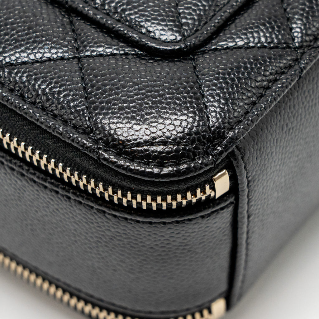 CHANEL LOGO DETAILED HANDLE MINI PICK ME UP VANITY CASE CAVIAR BLACK GHW (MICROCHIP)