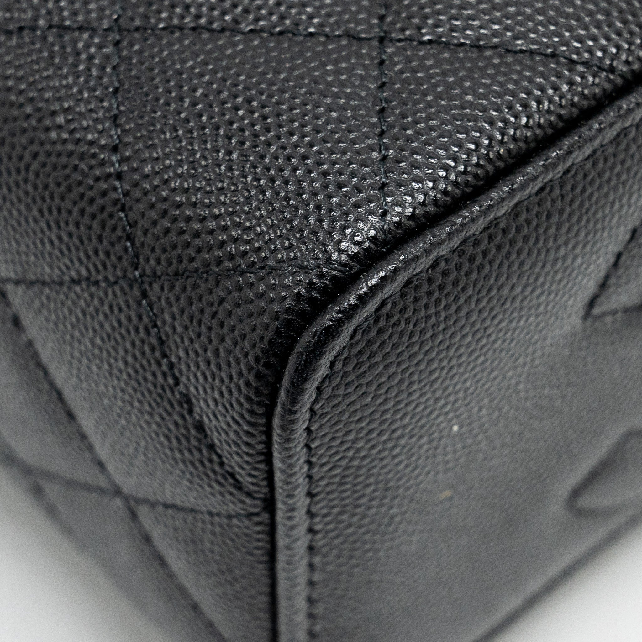 CHANEL LONG VANITY WITH CHAIN CAVIAR BLACK LGHW