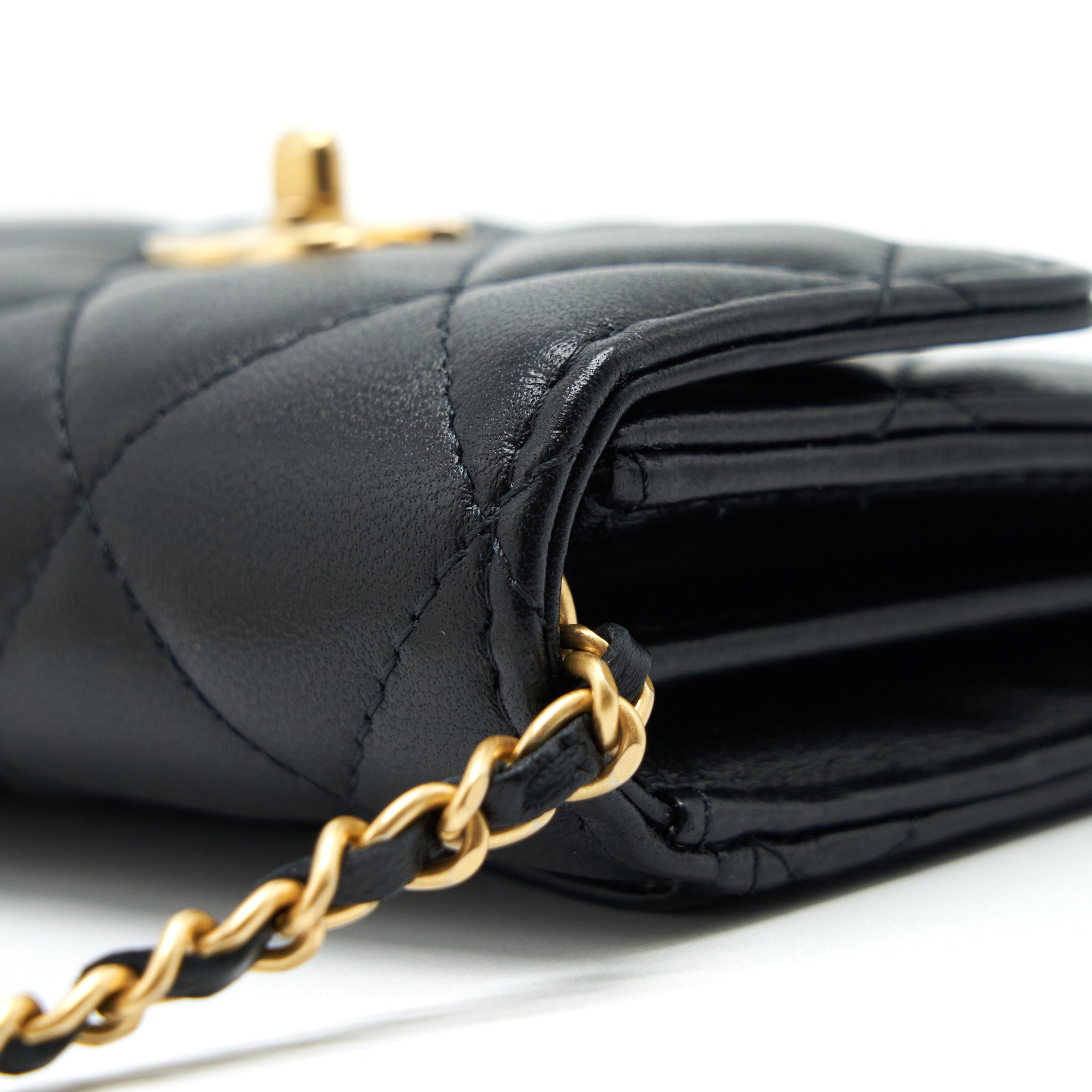 CHANEL PEARL CRUSH CLUTCH WITH CHAIN LAMBSKIN BLACK GHW