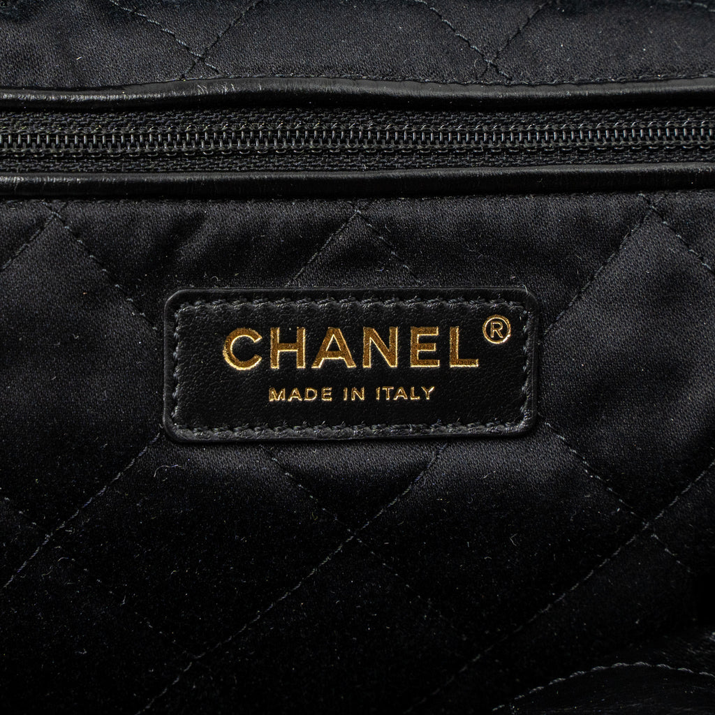 CHANEL LARGE 22 BAG SHINY CALFSKIN BLACK GHW (MICROCHIP)
