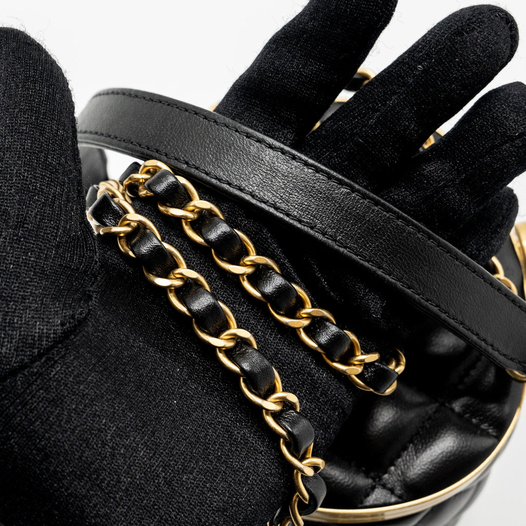 CHANEL 21A VANITY WITH CHAIN LAMBSKIN BLACK GHW (MICROCHIP)