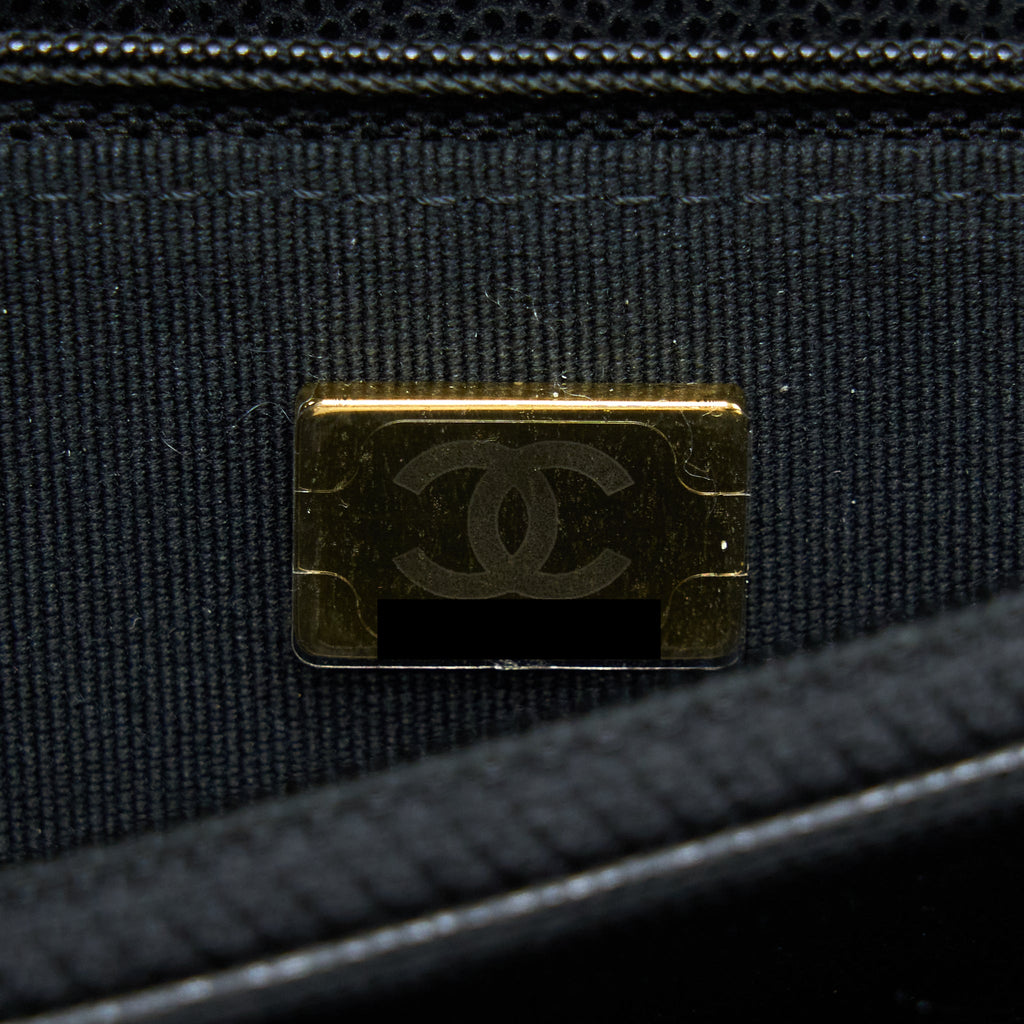 CHANEL 22S WALLET ON CHAINS WITH DETAIL CC LOGO CAVIAR BLACK LGHW