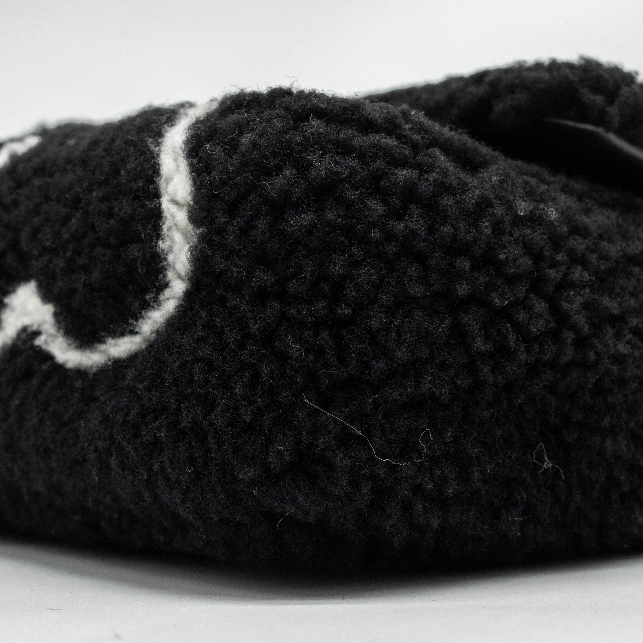 CHANEL 22A FLUFFY CAMELLIA FLAP BAG EMBROIDERED SHEARLING LAMBSKIN BLACK / WHITE SHW (MICROCHIP)