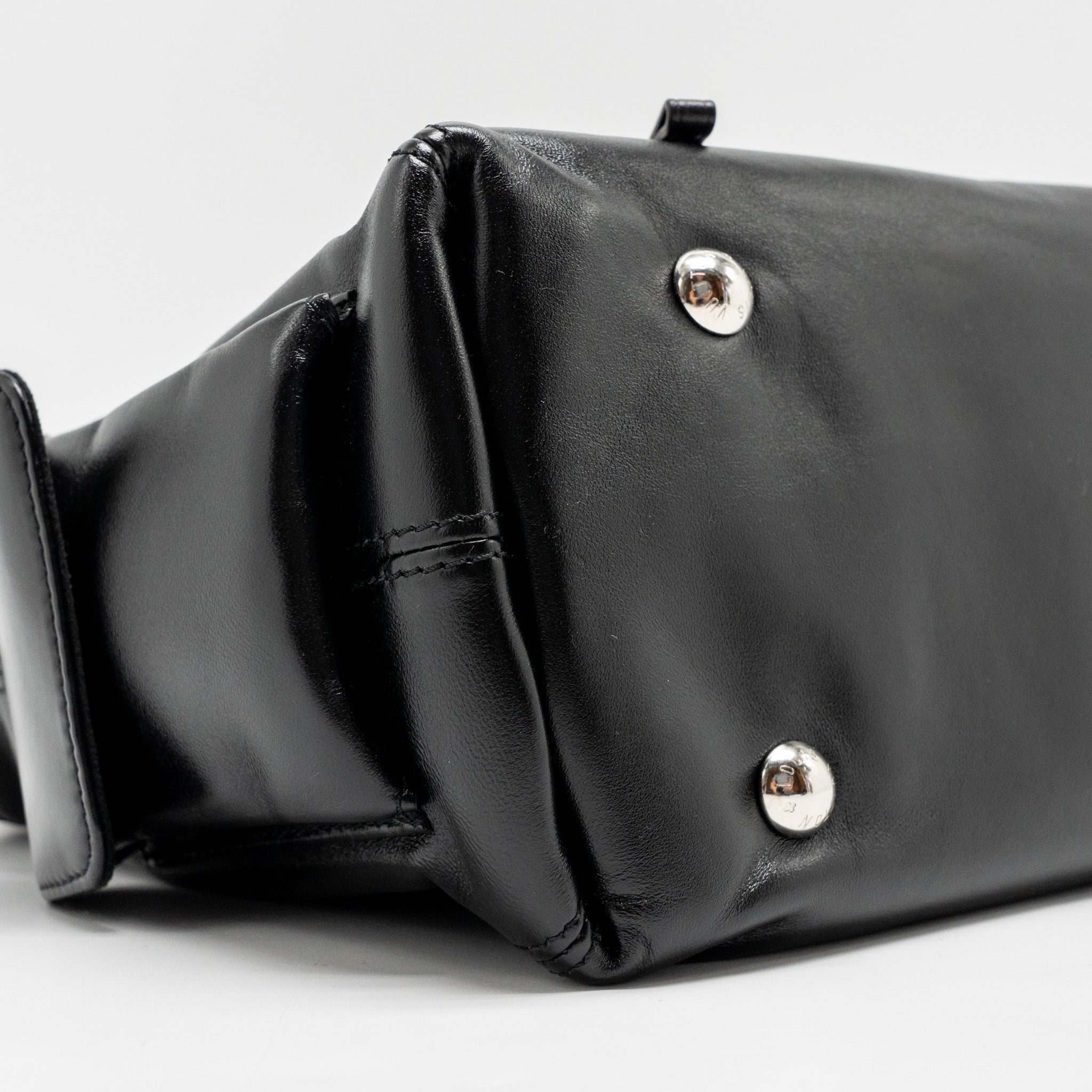LOUIS VUITTON CARRYALL CARGO VIBE PM LAMBSKIN BLACK SHW
