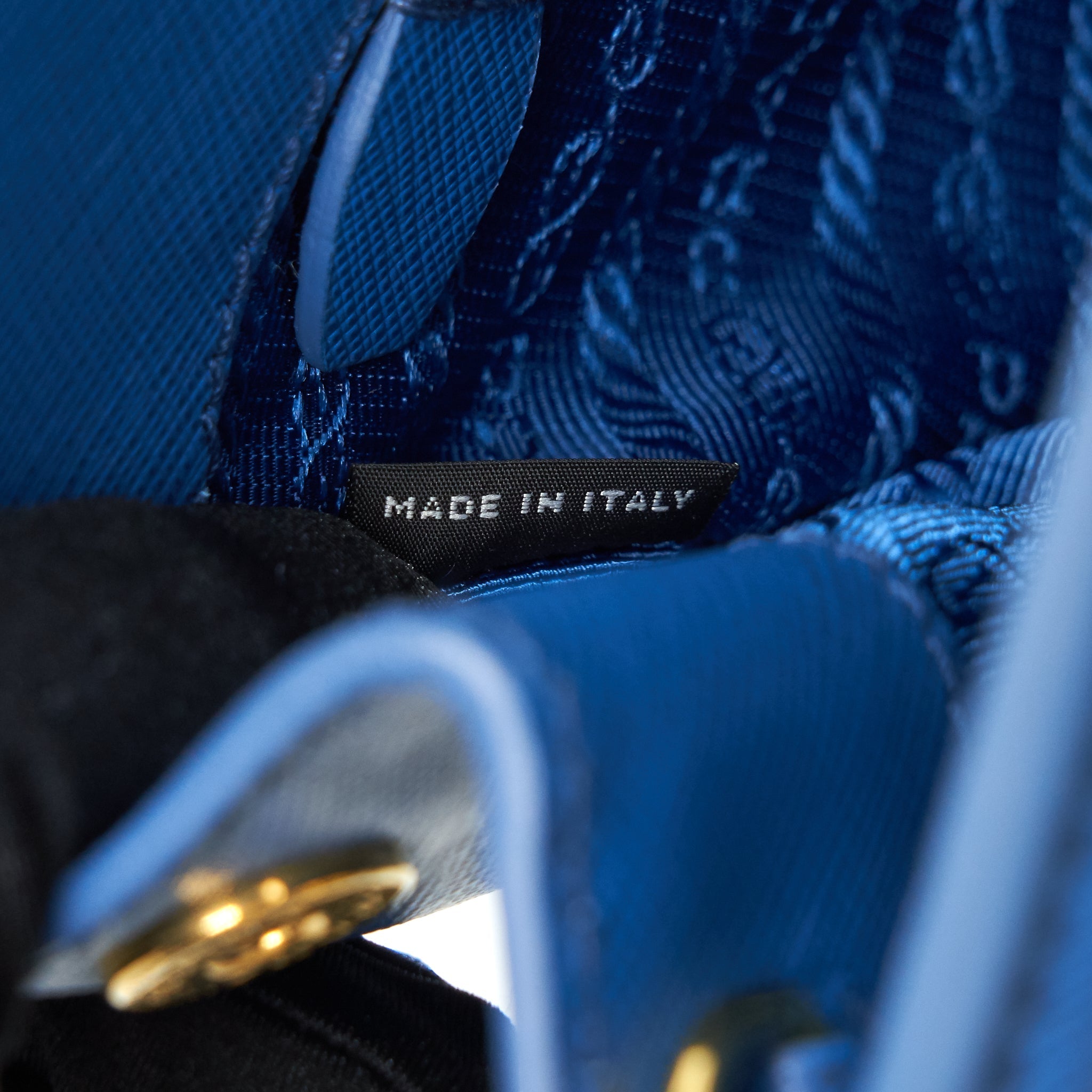 PRADA SHOPPING SAFFIANO LUX COBALTO BAG IN BLUE