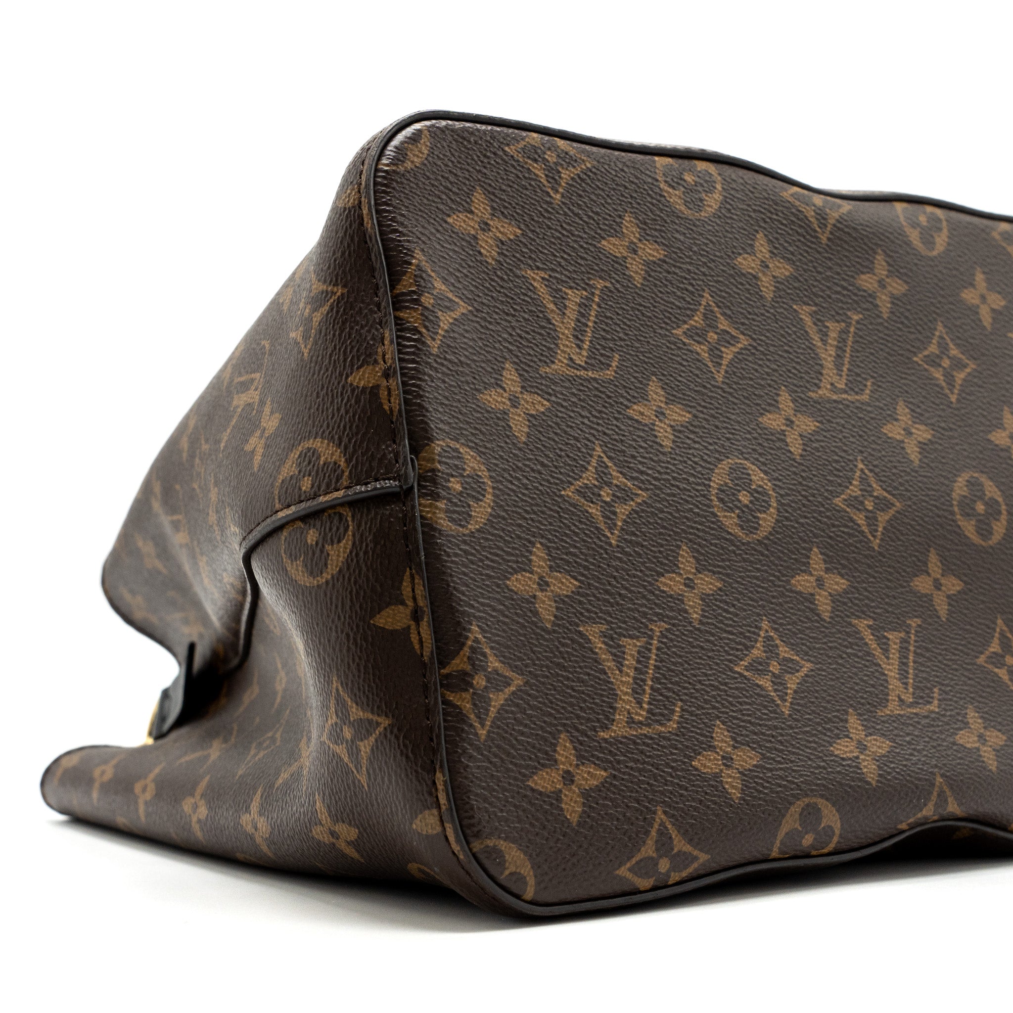 LOUIS VUITTON NEONOE MM  MONOGRAM CANVAS BLACK GHW