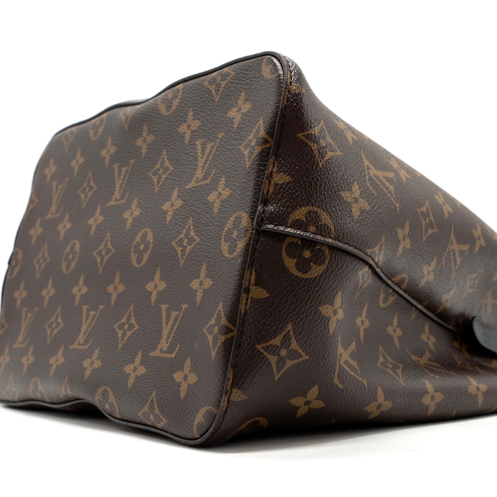 LOUIS VUITTON NEONOE MM  MONOGRAM CANVAS BLACK GHW
