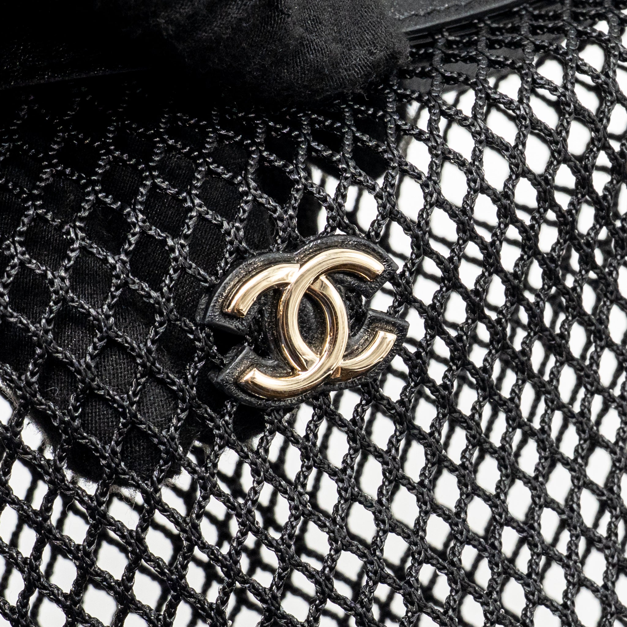 CHANEL 25S HALF MOON CLUTCH MESH/ LAMBSKIN BLACK LGHW (MICROCHIP)