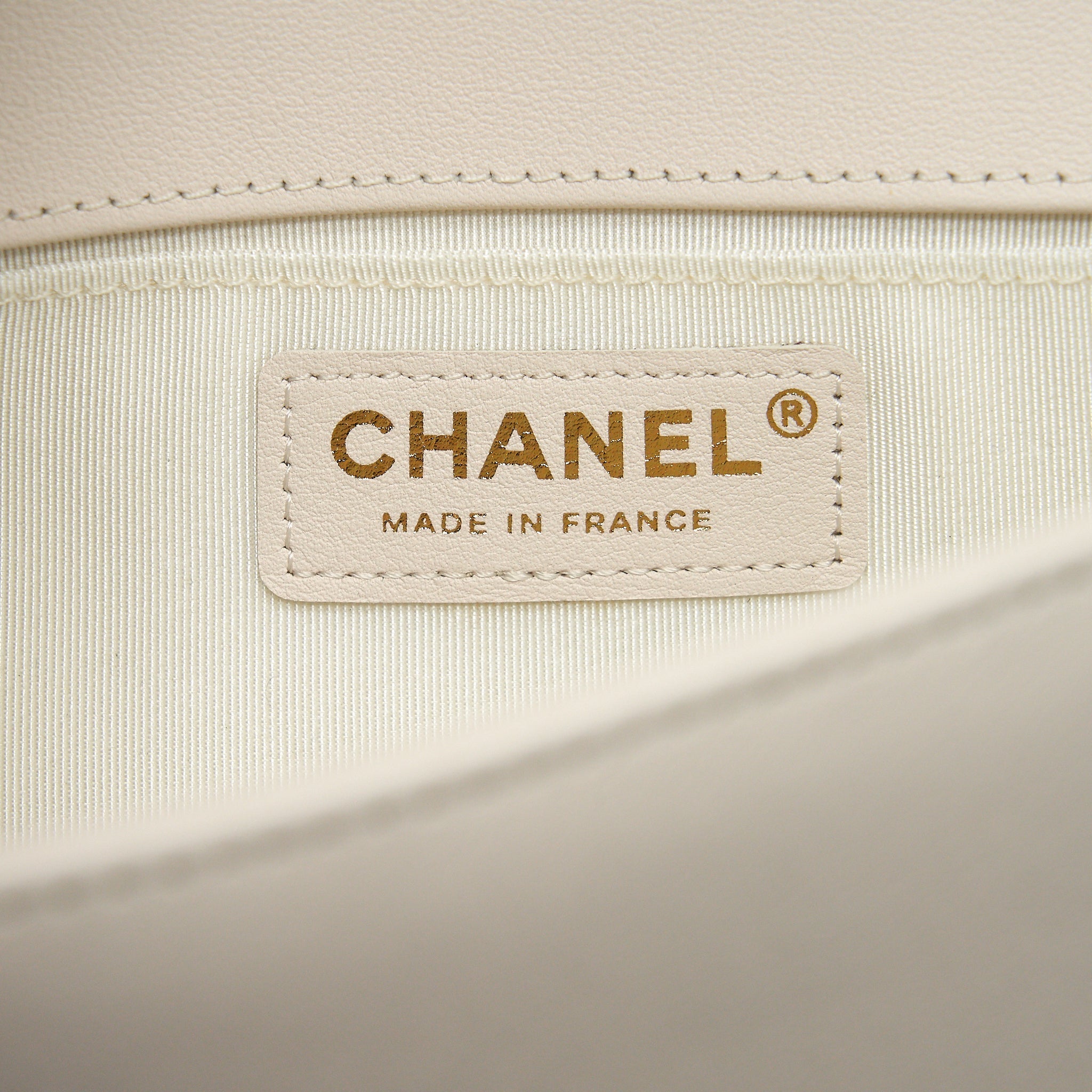 CHANEL SMALL BOY CHANEL CALFSKIN WHITE GHW