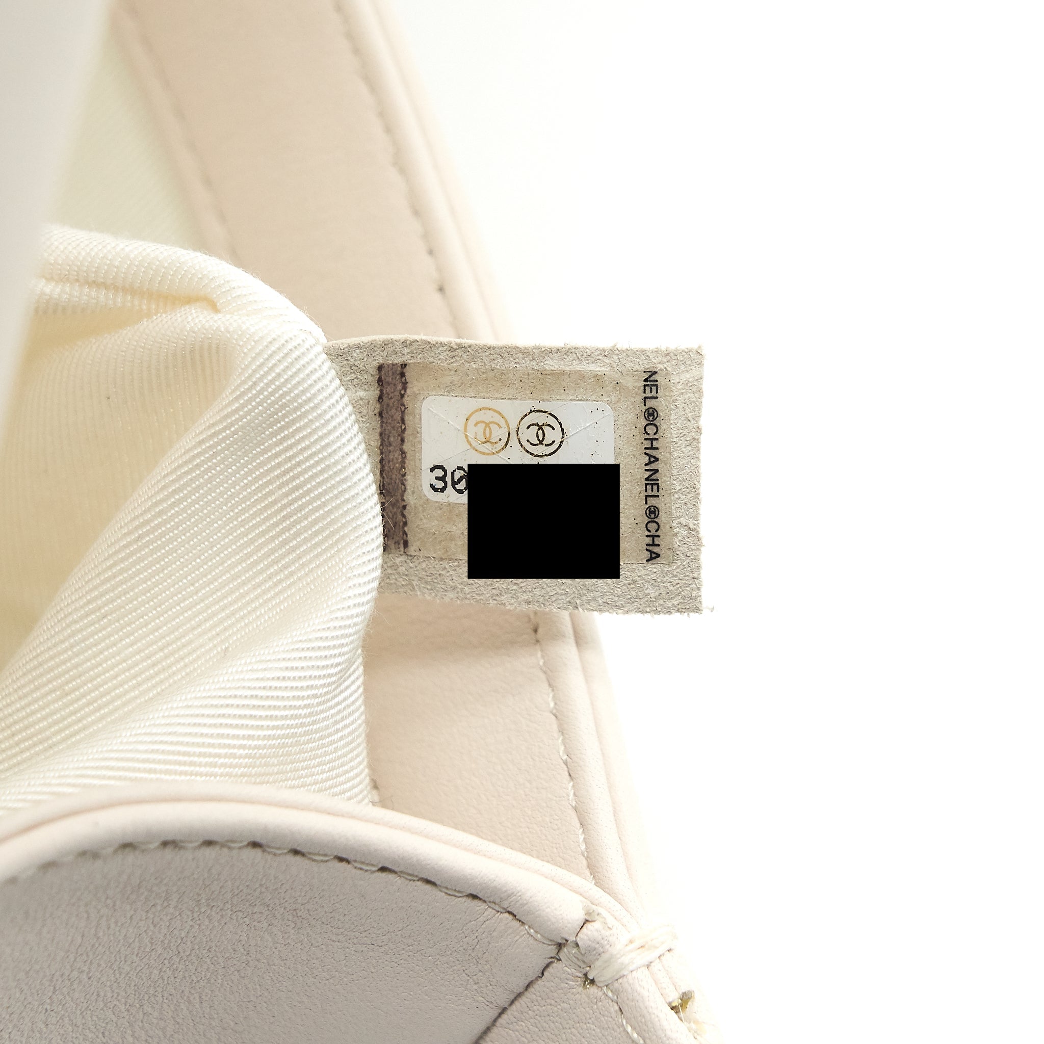 CHANEL SMALL BOY CHANEL CALFSKIN WHITE GHW