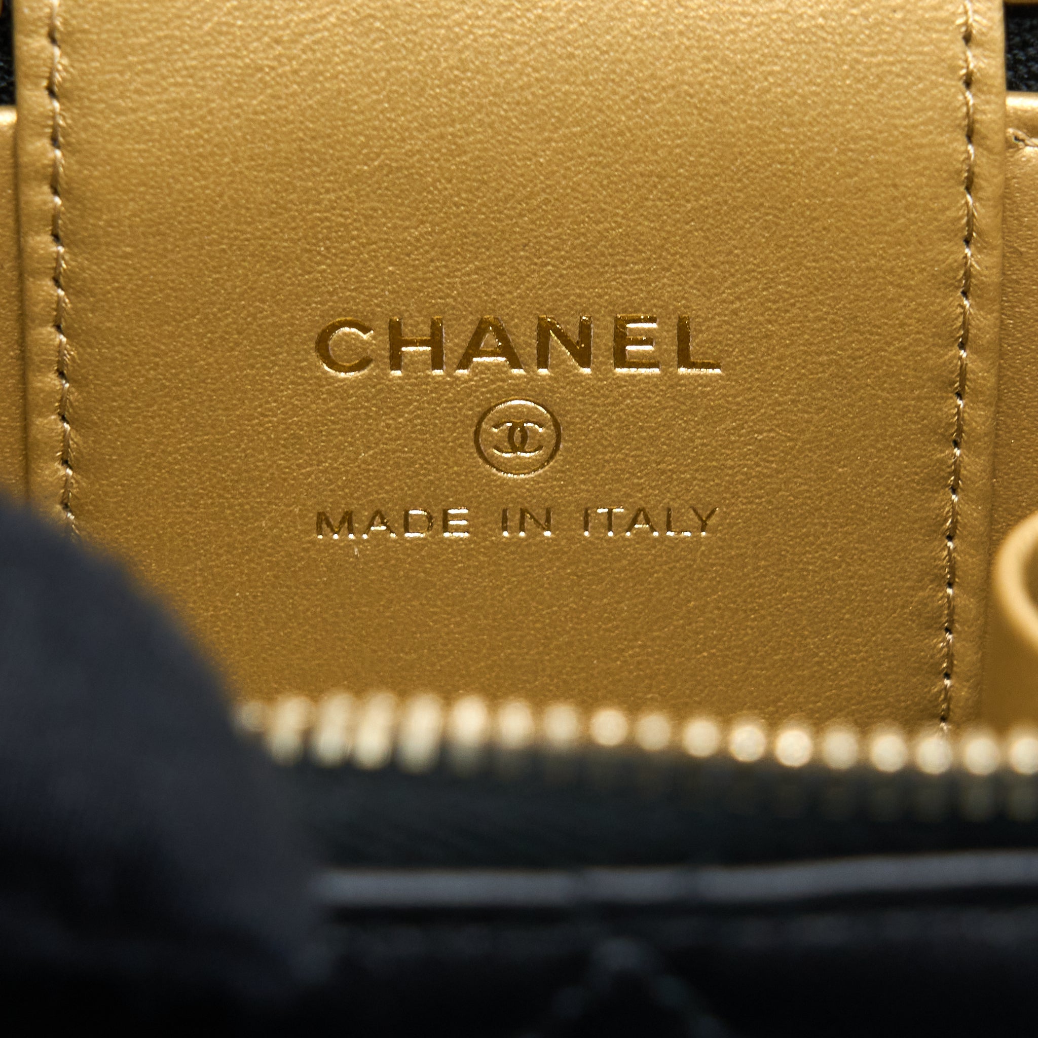CHANEL 22A PEARL CRUSH MINI VANITY WITH CHAIN LAMBSKIN BLACK GHW