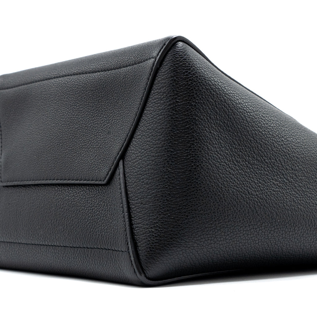 CELINE SANGLE BUCKET BAG GRAINED CALFSKIN BLACK GHW