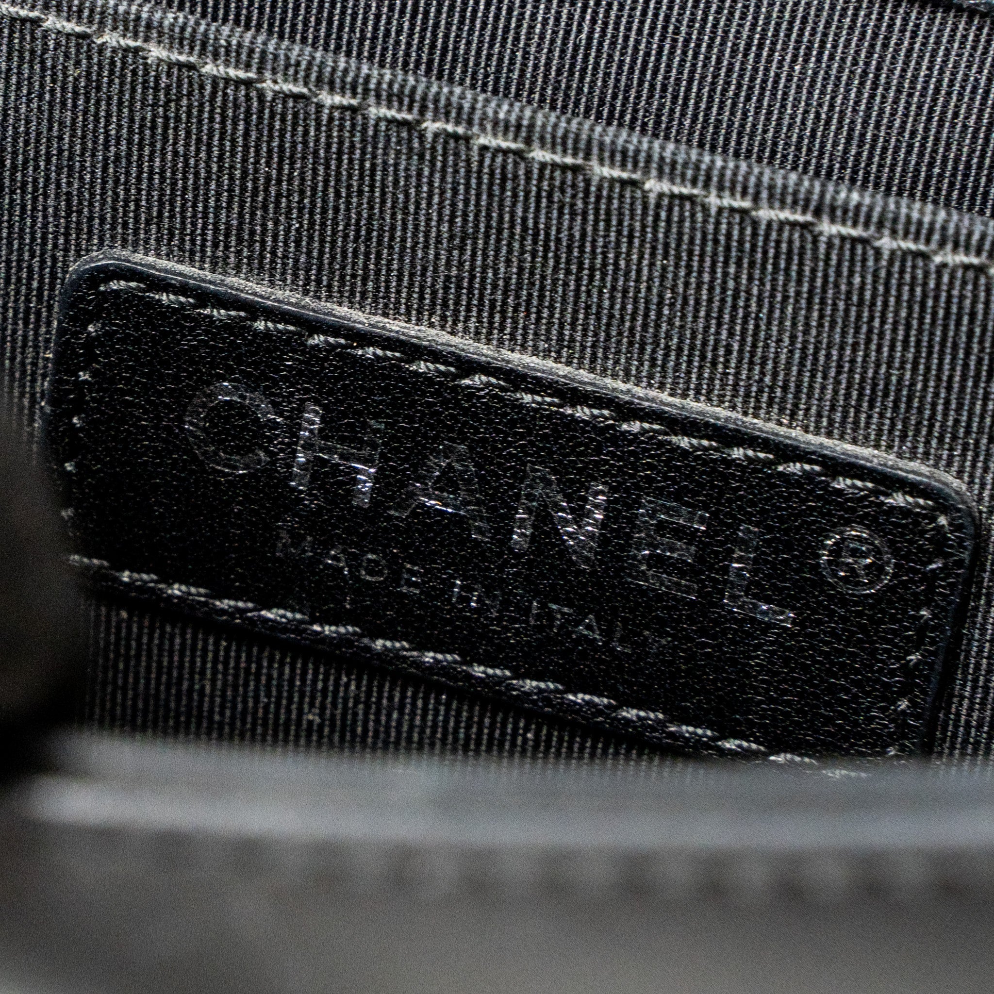 CHANEL SMALL BOY BAG CHEVRON CALFSKIN BLACK/IRIDESCENT BLUE BLACK HARDWARE