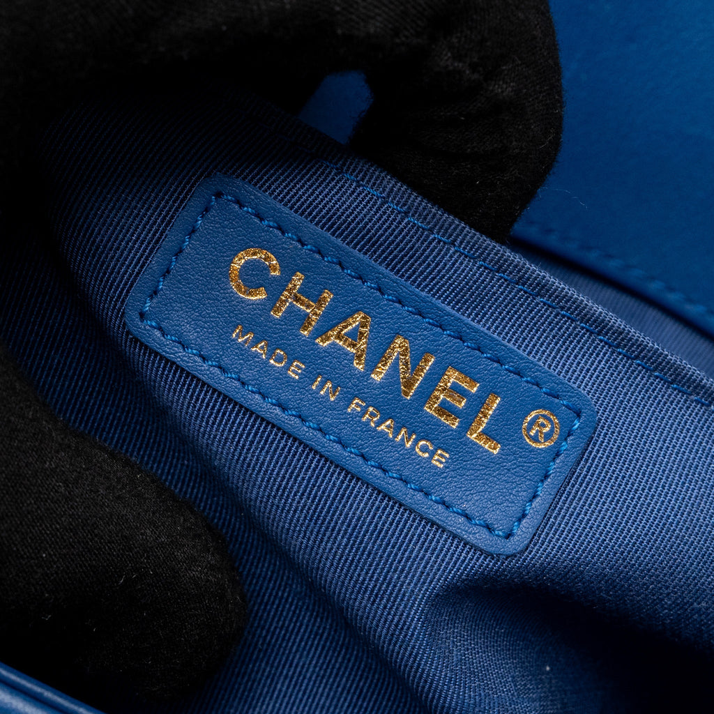CHANEL MEDIUM BOY BAG CALFSKIN BLUE GHW