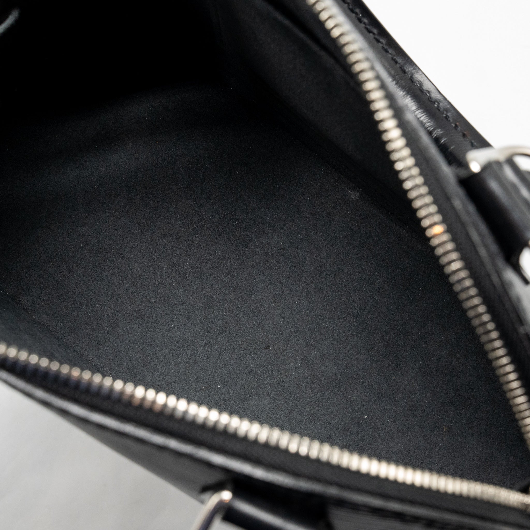 LOUIS VUITTON ALMA BB EPI LEATHER BLACK SHW