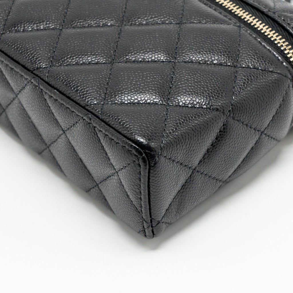 CHANEL 25P CC TOP HANDLE VANITY WITH CHAIN CAVIAR BLACK LGHW (MICROCHIP)