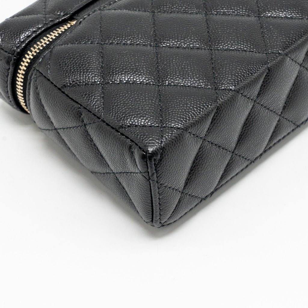CHANEL 25P CC TOP HANDLE VANITY WITH CHAIN CAVIAR BLACK LGHW (MICROCHIP)