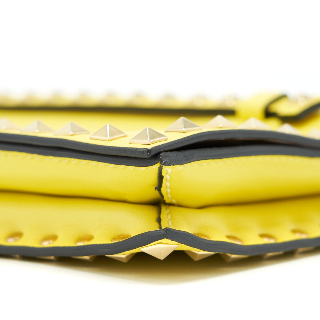 VALENTINO ROCKSTUD CLUTCH BAG YELLOW GHW