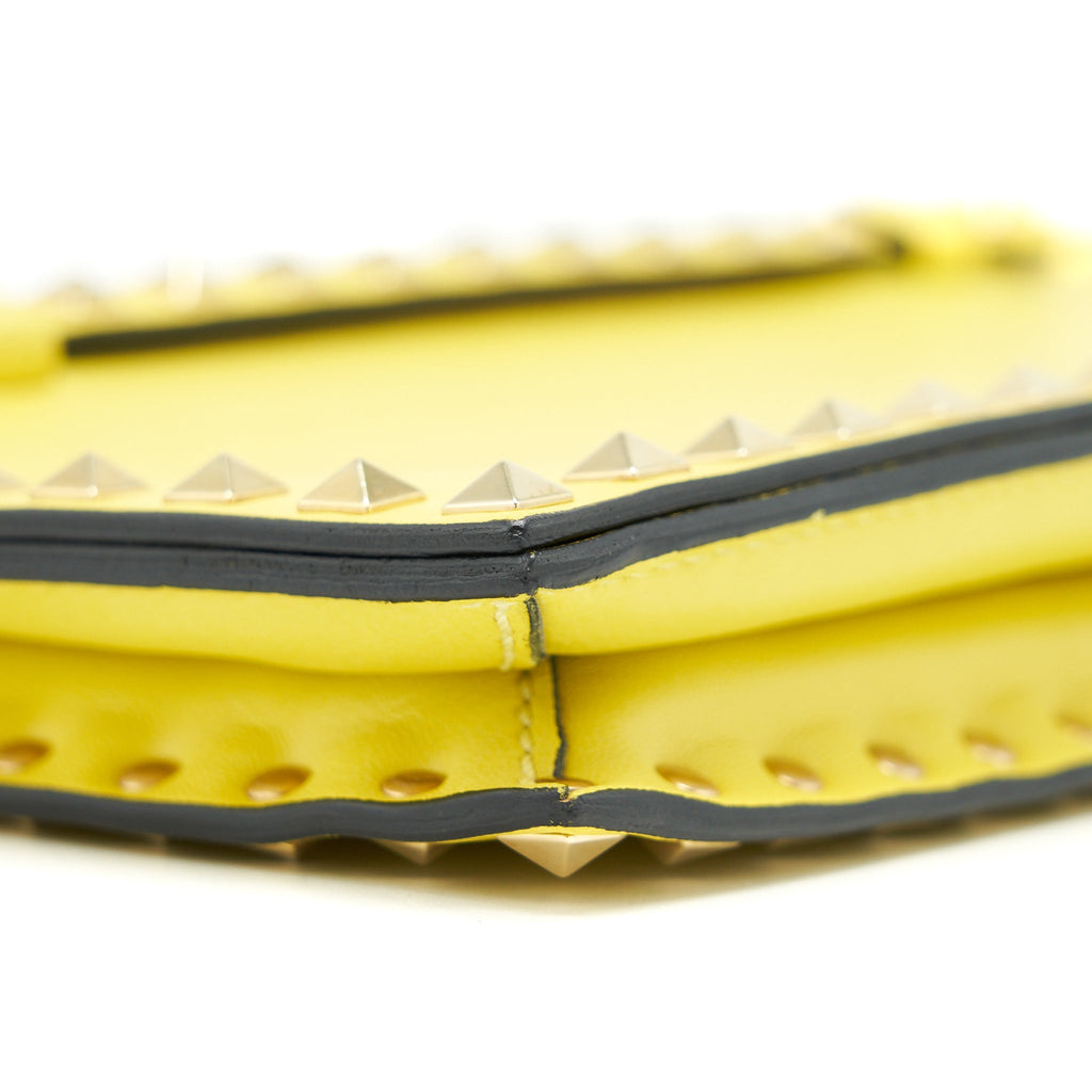VALENTINO ROCKSTUD CLUTCH BAG YELLOW GHW