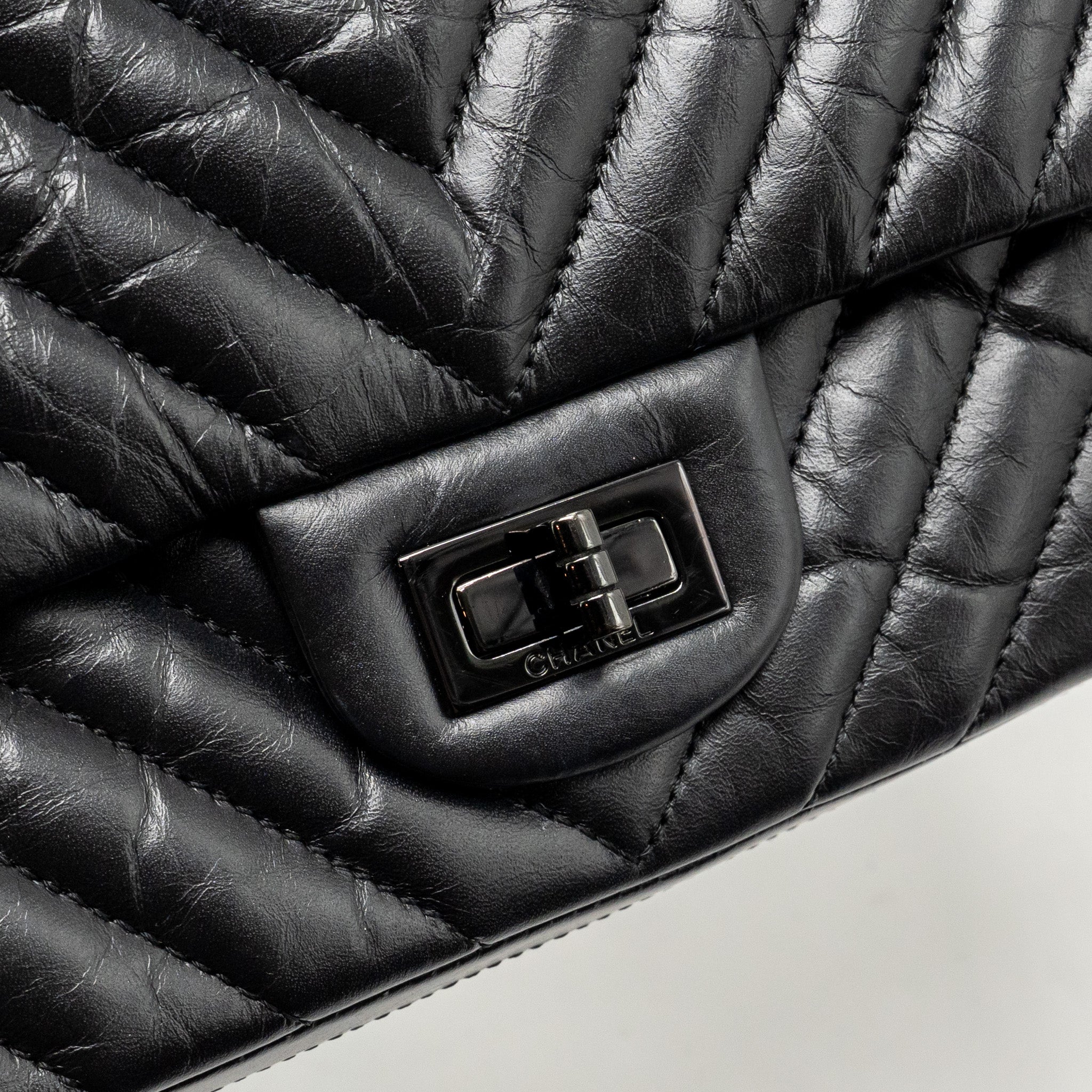 CHANEL SMALL 2.55 REISSUE DOUBLE FLAP BAG CHEVRON AGED CALFSKIN SO BLACK