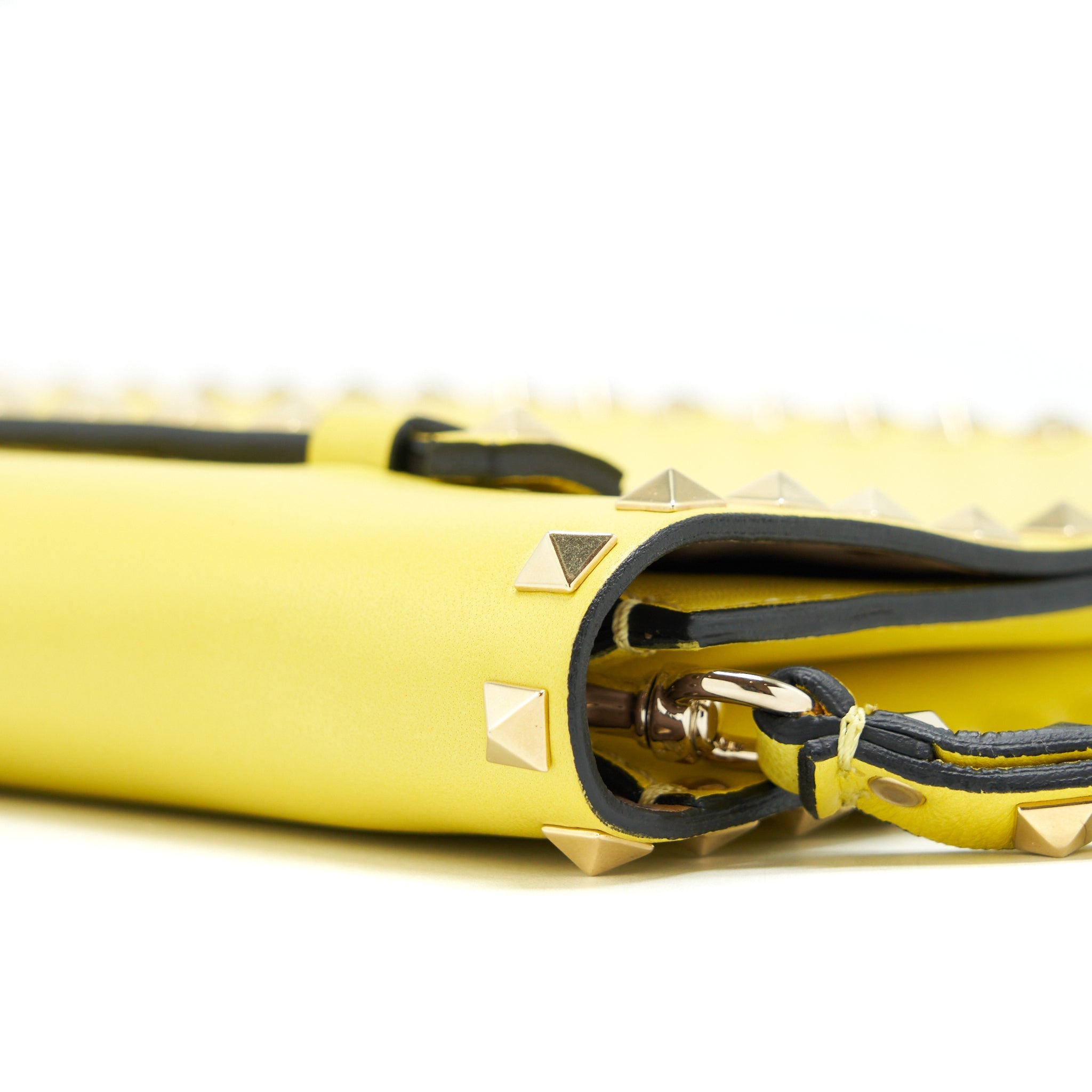 VALENTINO ROCKSTUD CLUTCH BAG YELLOW GHW