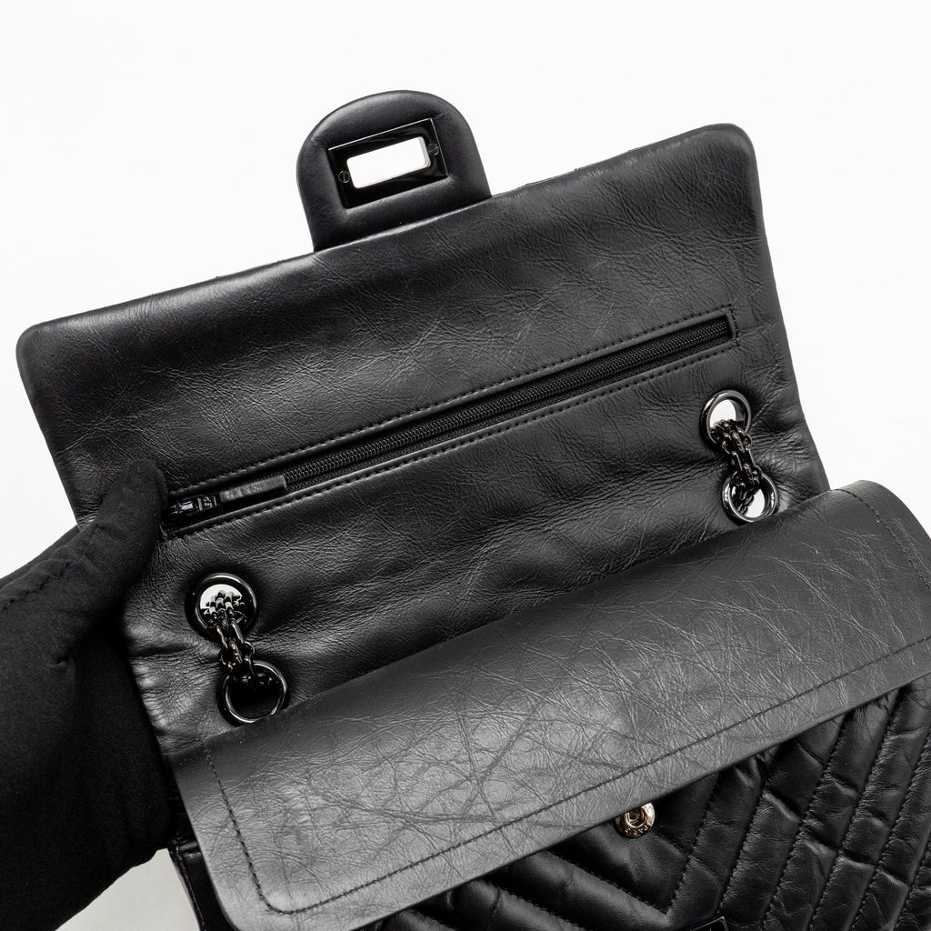 CHANEL SMALL 2.55 REISSUE DOUBLE FLAP BAG CHEVRON AGED CALFSKIN SO BLACK