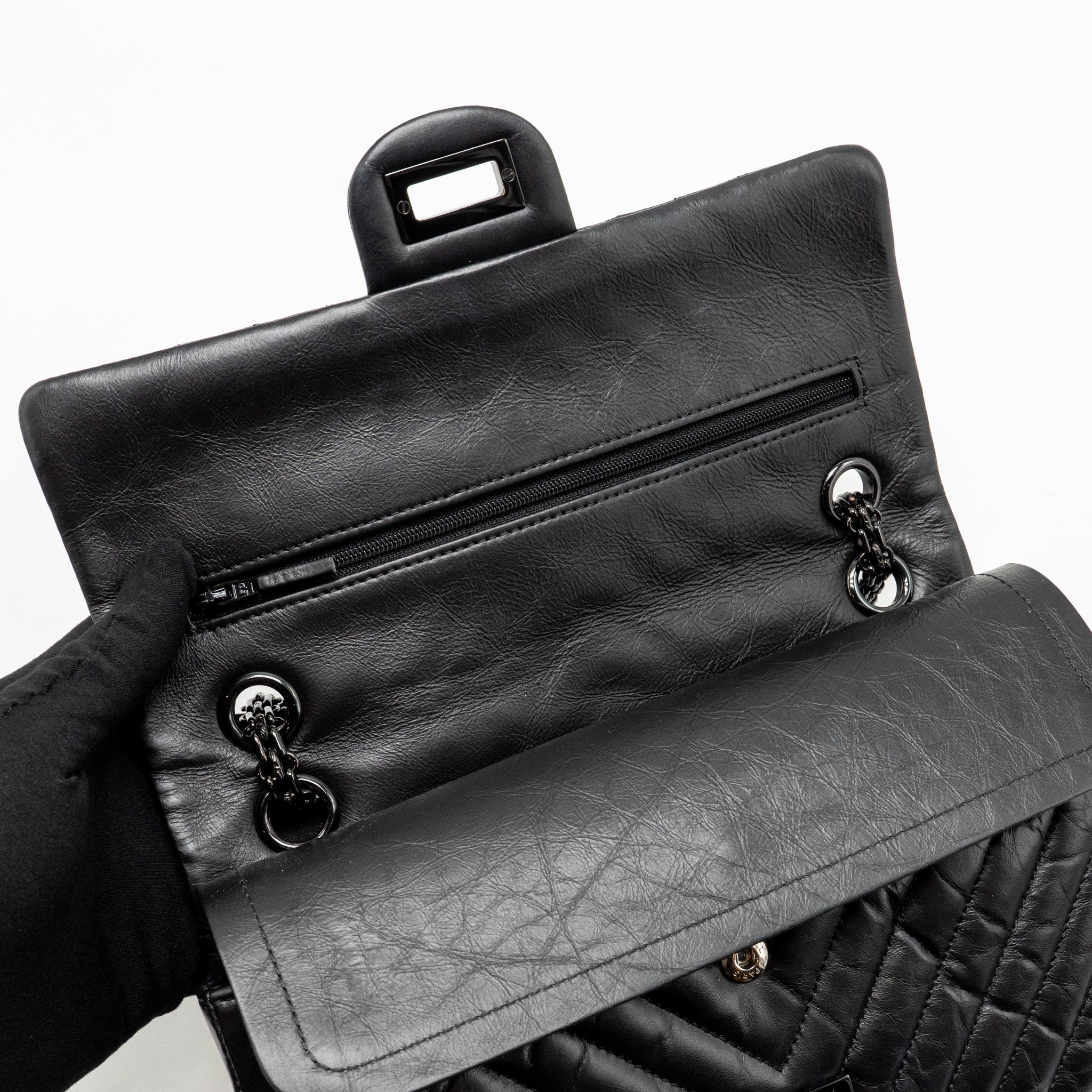 CHANEL SMALL 2.55 REISSUE DOUBLE FLAP BAG CHEVRON AGED CALFSKIN SO BLACK