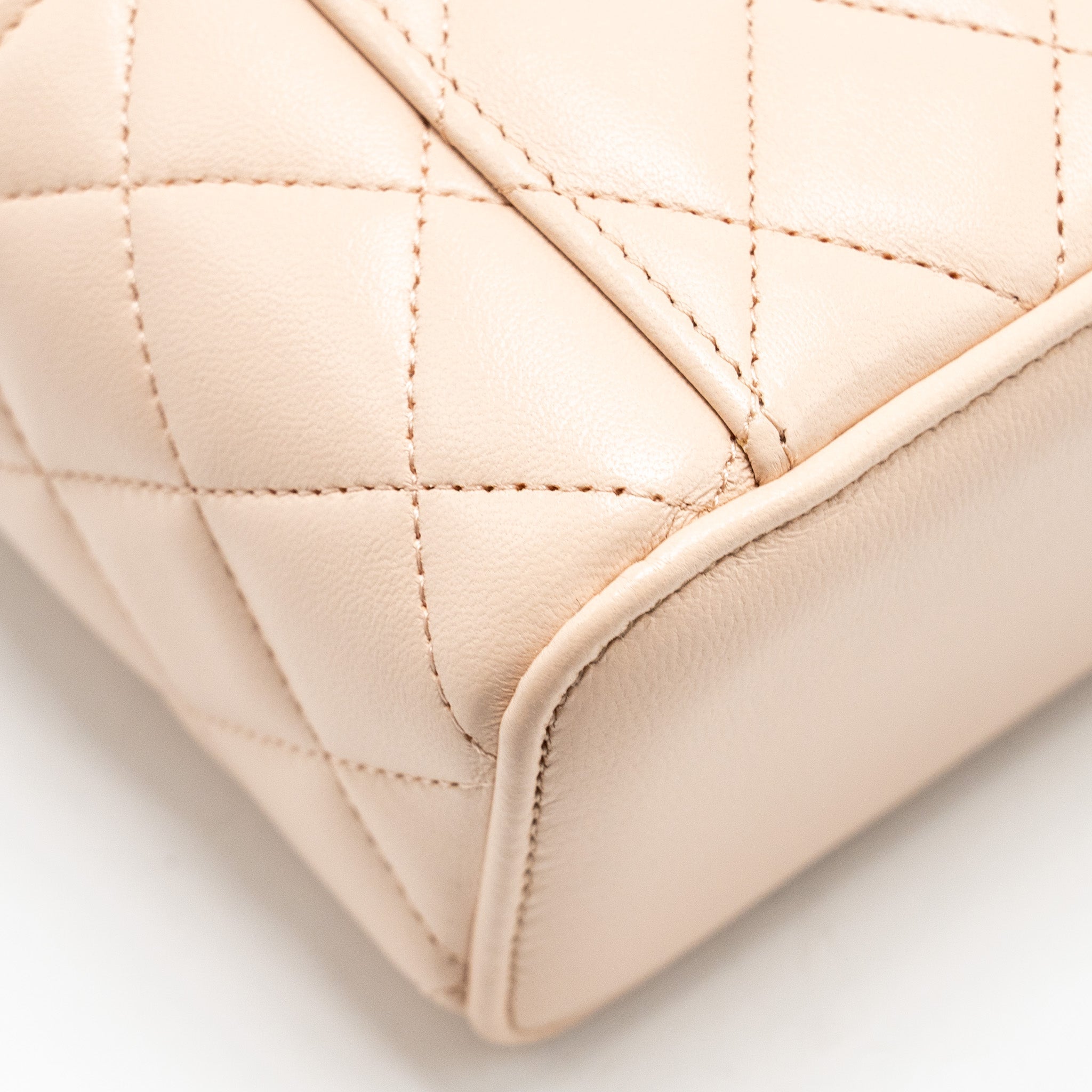 CHANEL PEARL CRUSH MINI VANITY WITH CHAIN LAMBSKIN LIGHT BEIGE GHW