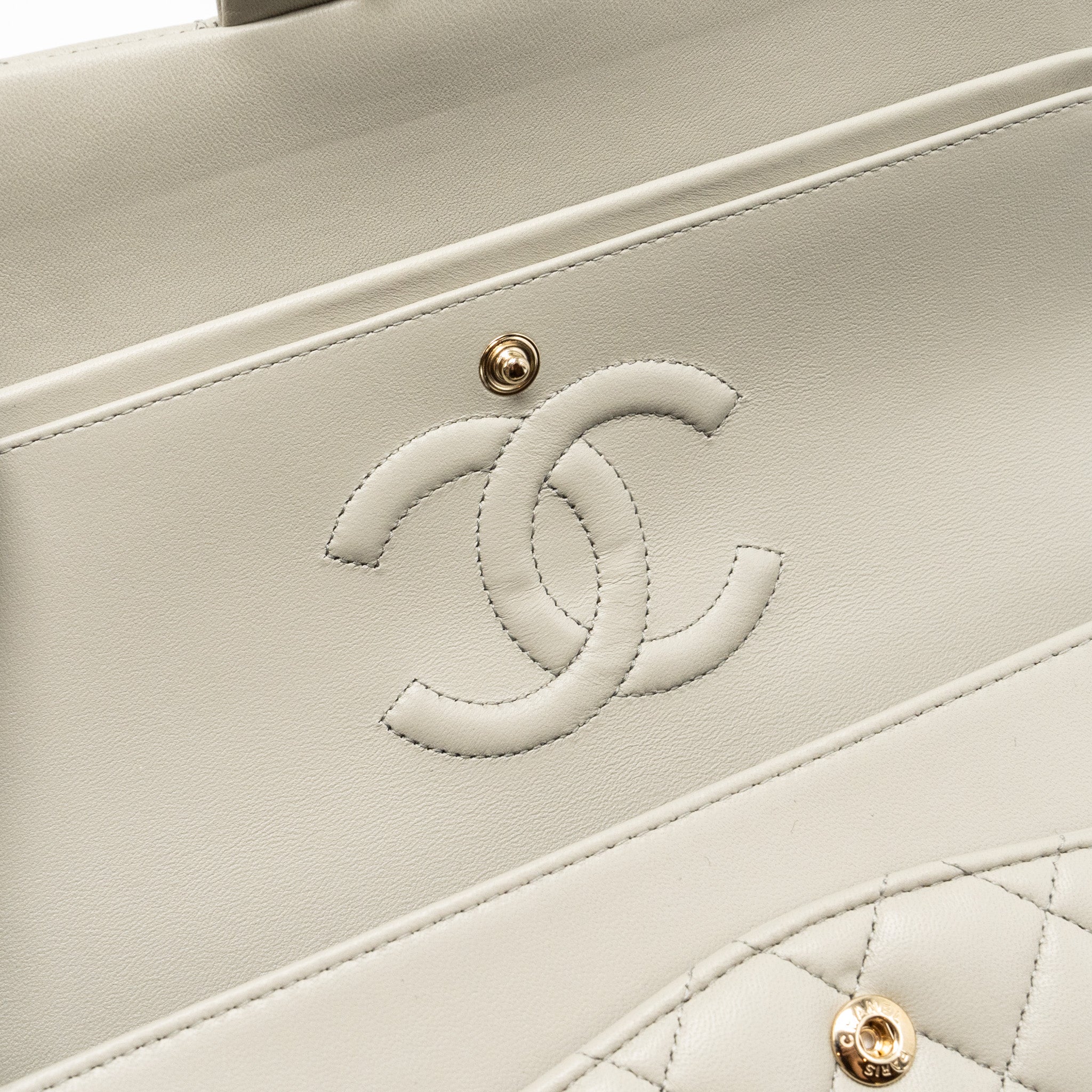 CHANEL MEDIUM CLASSIC DOUBLE FLAP BAG LAMBSKIN LIGHT GREY LGHW (MICROCHIP)