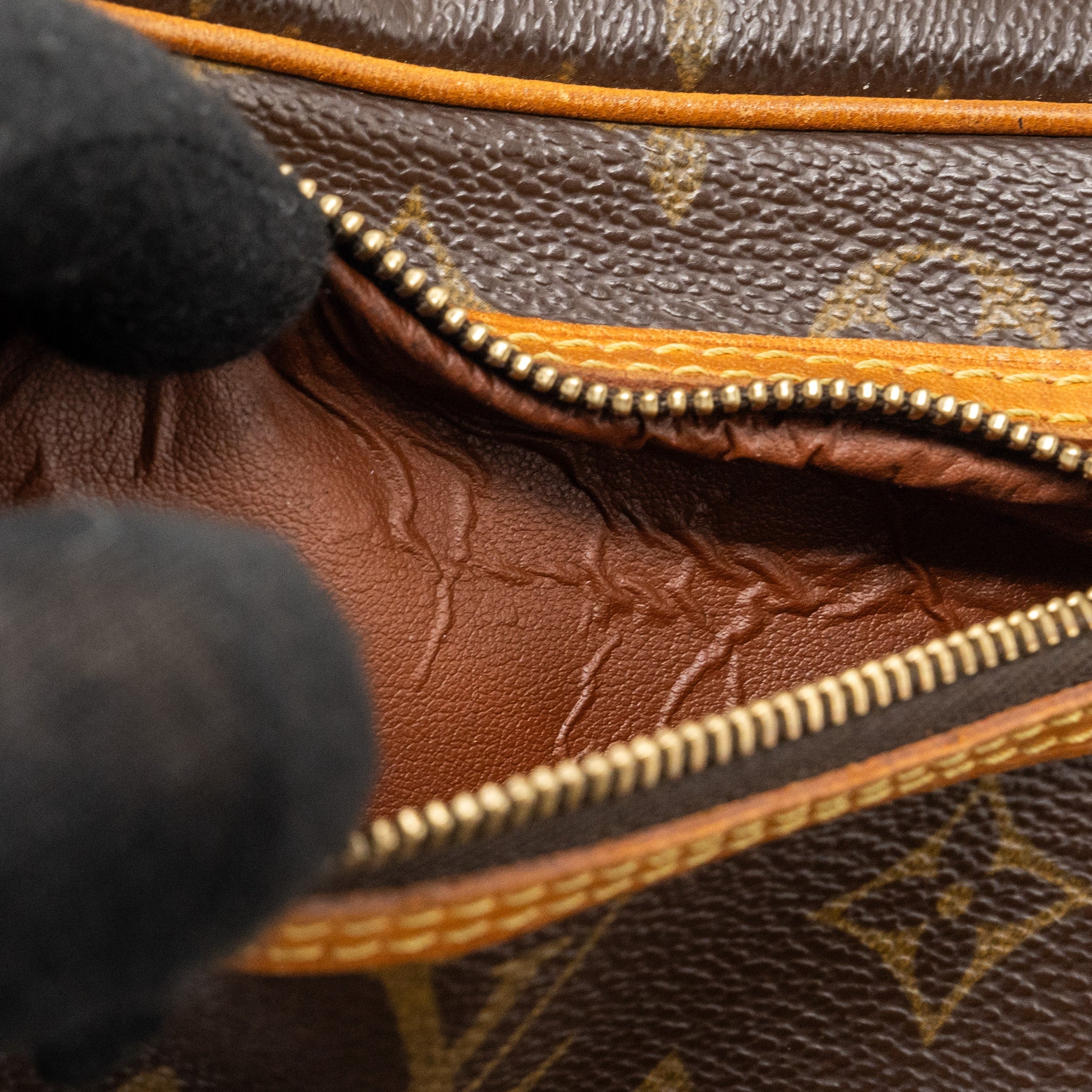 LOUIS VUITTON VINTAGE CITE CLUTCH POCHETTE MONOGRAM CANVAS GHW