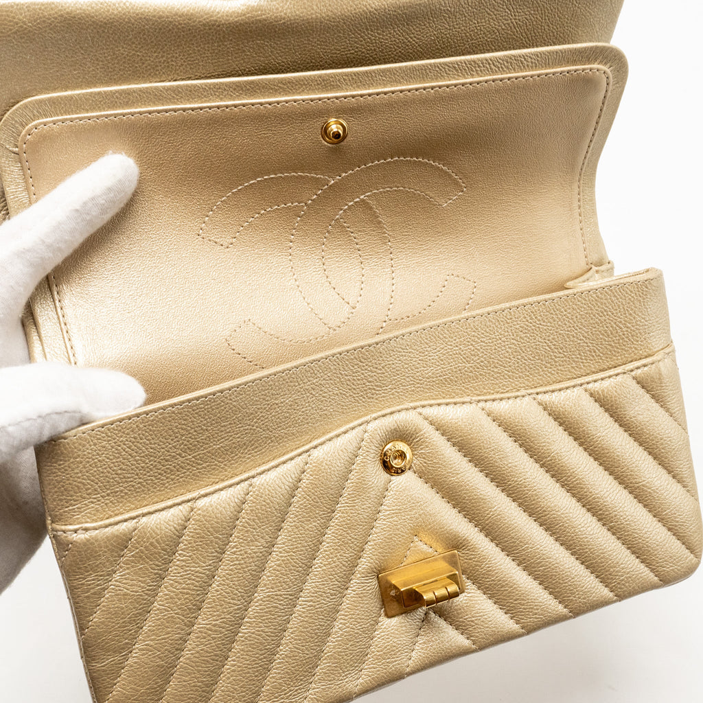 CHANEL SMALL 2.55 REISSUE CHEVRON FLAP BAG CALFSKIN GOLD GHW