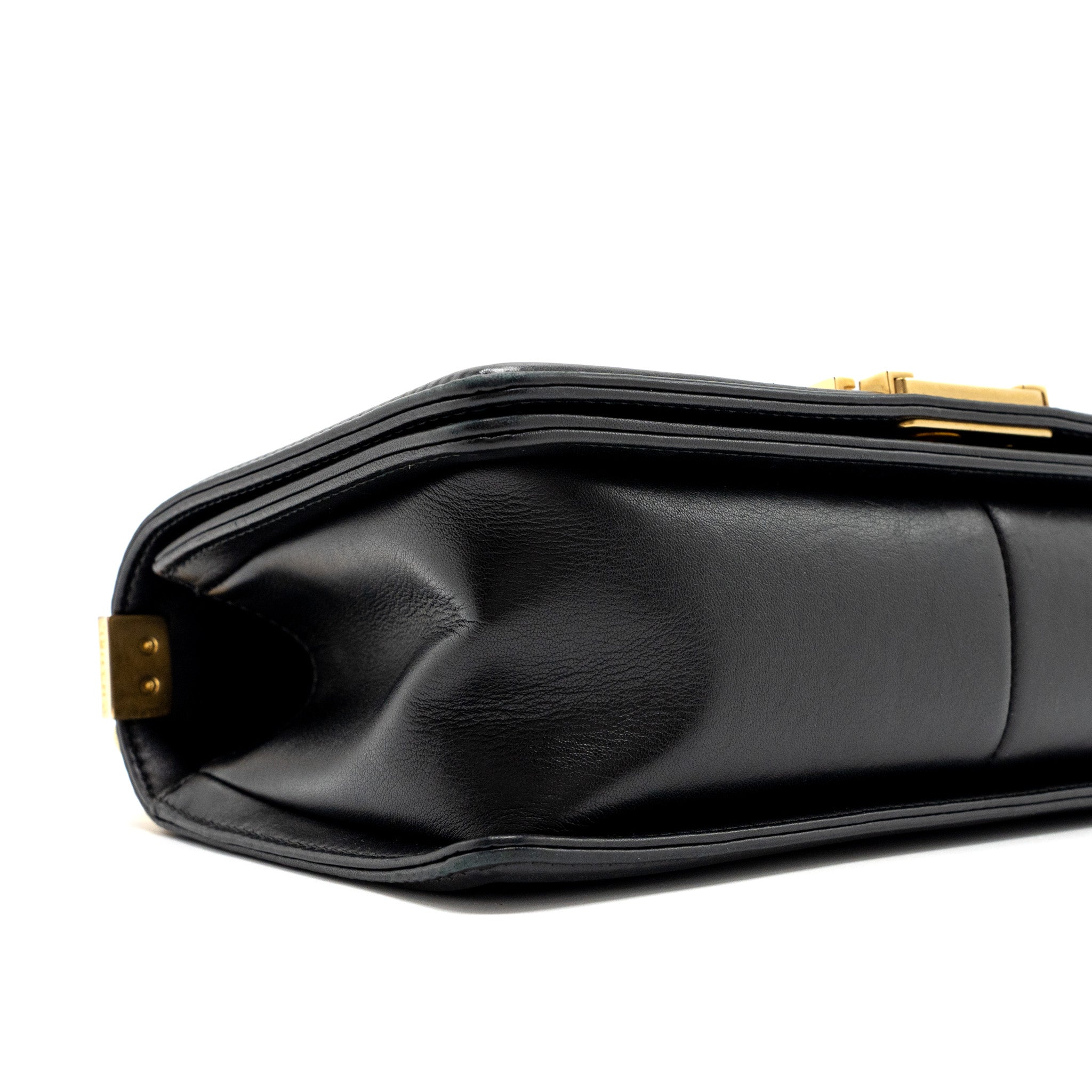 CHANEL MEDIUM BOY BAG CHEVRON CALFSKIN BLACK GHW