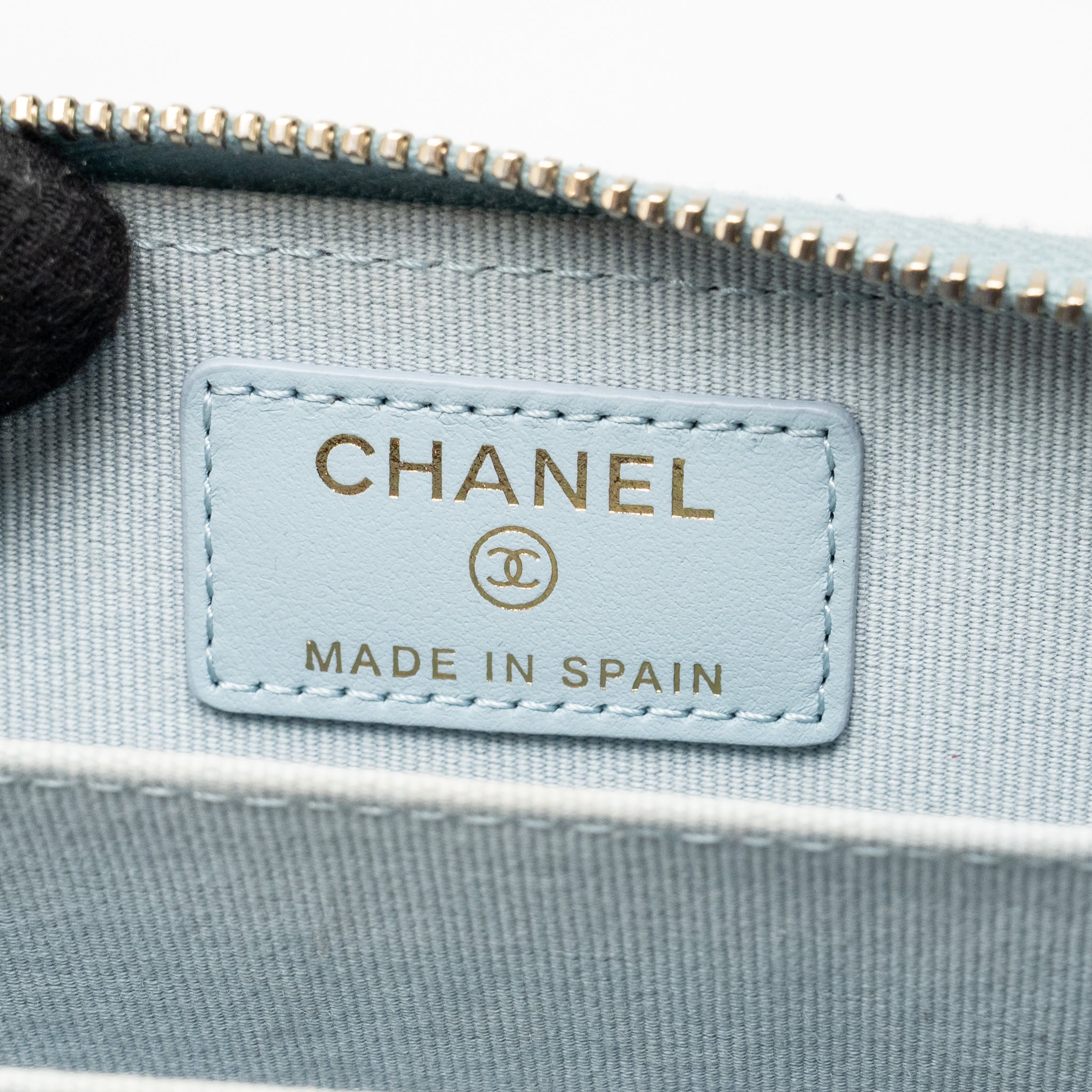 CHANEL 19 ZIP COIN PURSE LAMBSKIN LIGHT BLUE SHW (MICROCHIP)