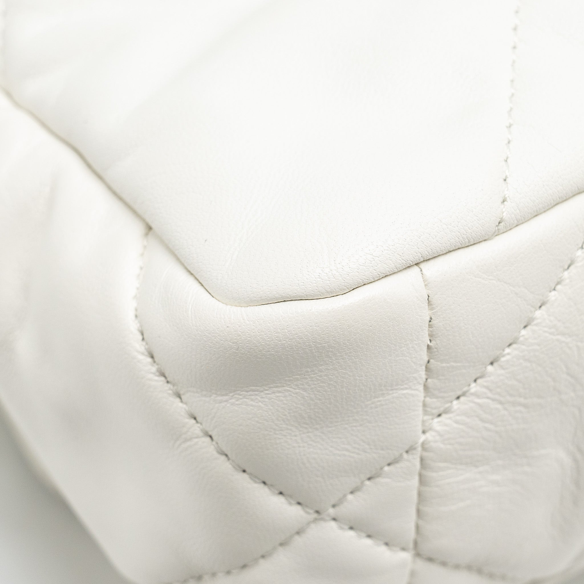 CHANEL SMALL 19 BAG SHINY GOATSKIN WHITE MULTICOLOURED HARDWARE