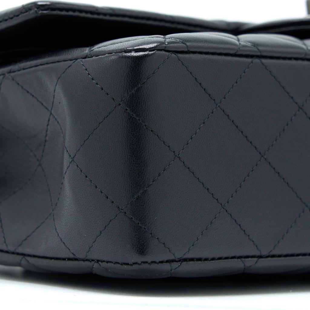 CHANEL MEDIUM CLASSIC DOUBLE FLAP BAG LAMBSKIN SO BLACK WITH BLACK HARDWARE (MICROCHIP)