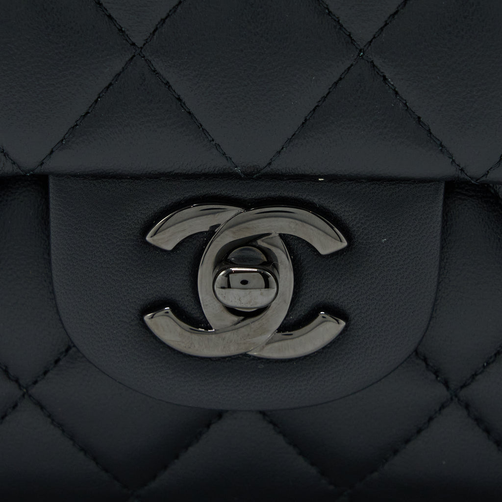 CHANEL MEDIUM CLASSIC DOUBLE FLAP BAG LAMBSKIN SO BLACK WITH BLACK HARDWARE (MICROCHIP)