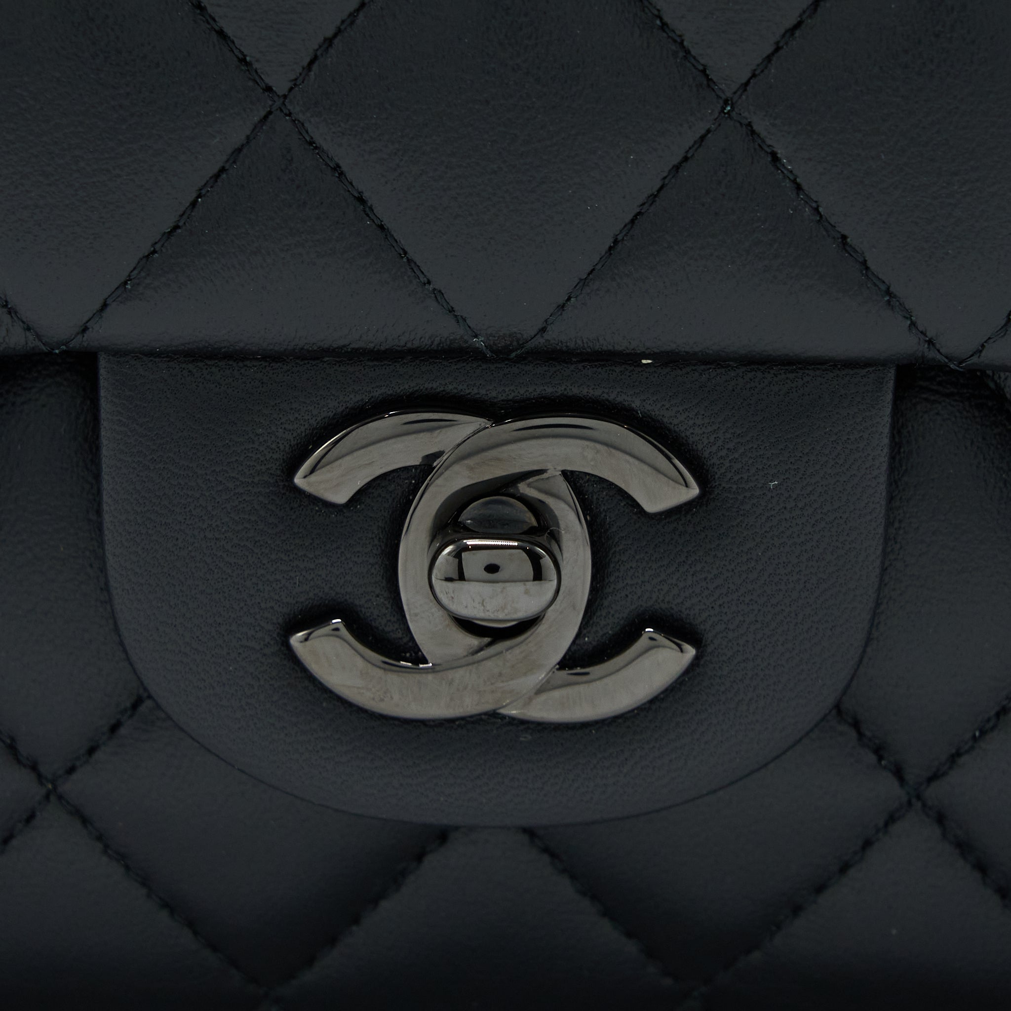 CHANEL MEDIUM CLASSIC DOUBLE FLAP BAG LAMBSKIN SO BLACK WITH BLACK HARDWARE (MICROCHIP)