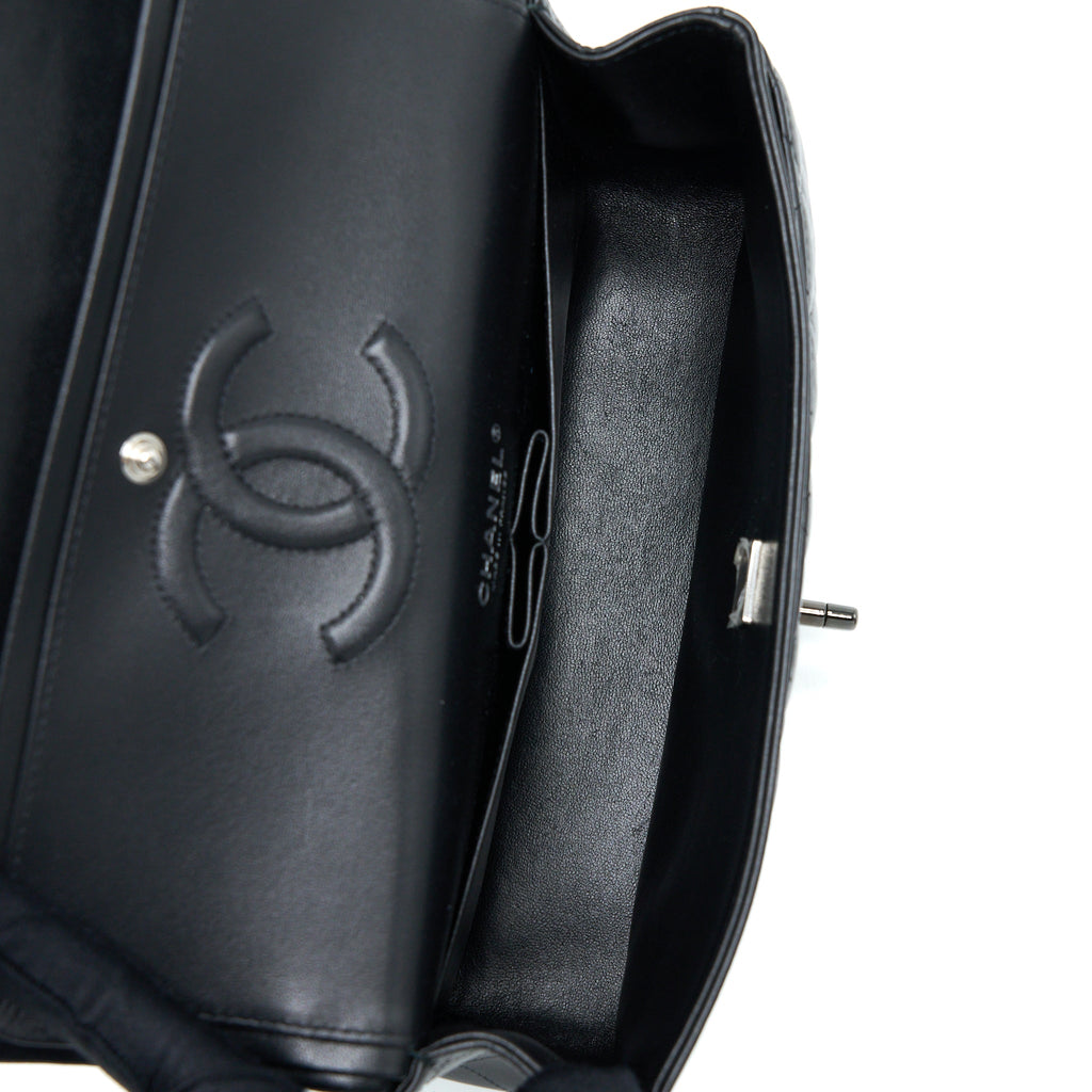 CHANEL MEDIUM CLASSIC DOUBLE FLAP BAG LAMBSKIN SO BLACK WITH BLACK HARDWARE (MICROCHIP)