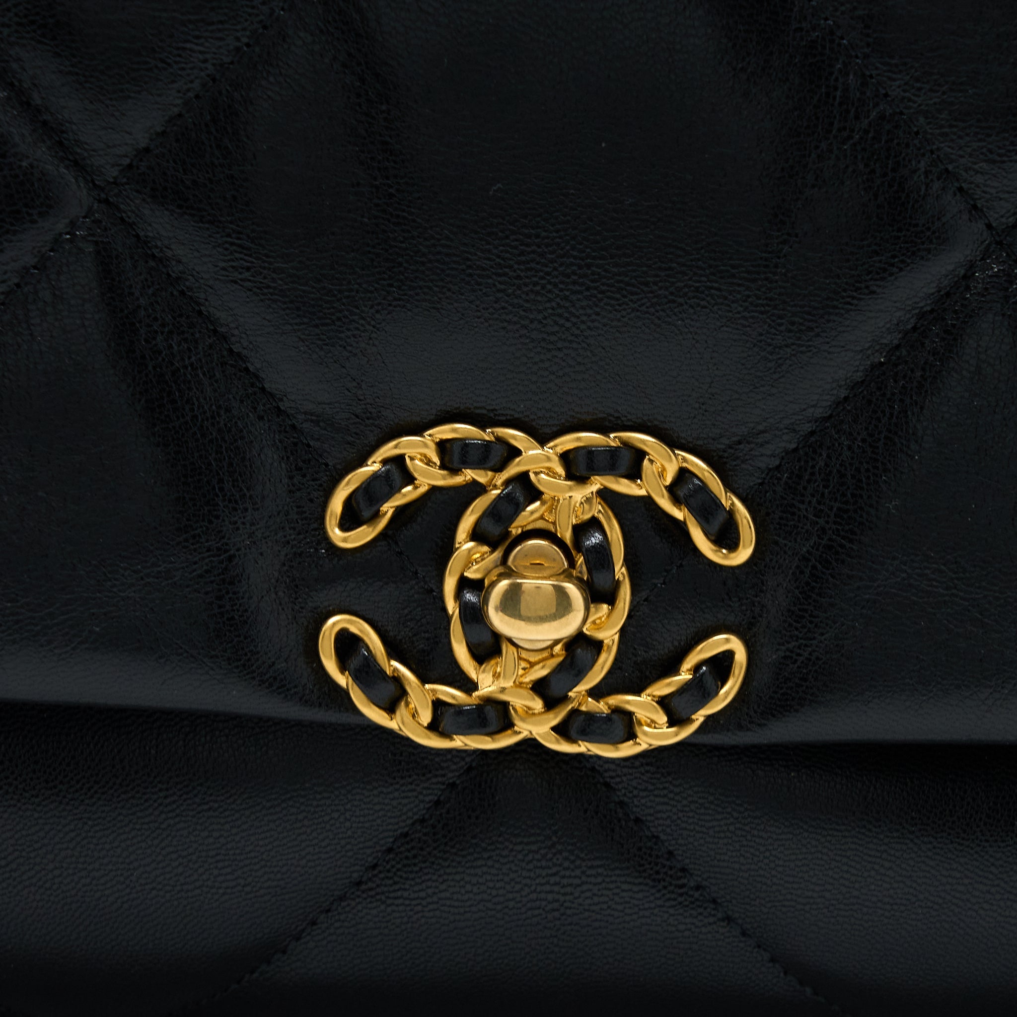 CHANEL MAXI 19 BAG GOATSKIN BLACK MULTICOLOUR HARDWARE