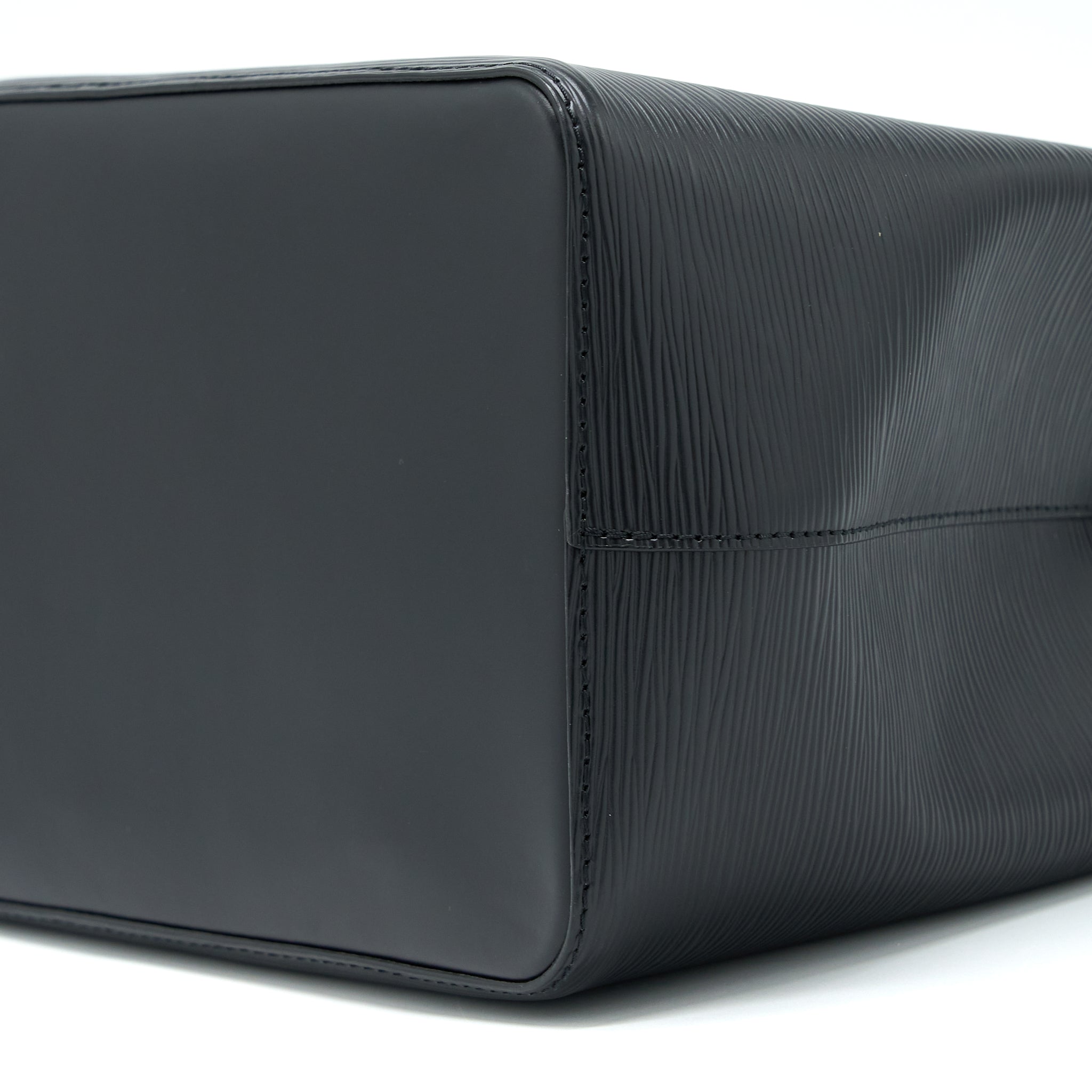 LOUIS VUITTON NEONOE EPI BLACK SHW