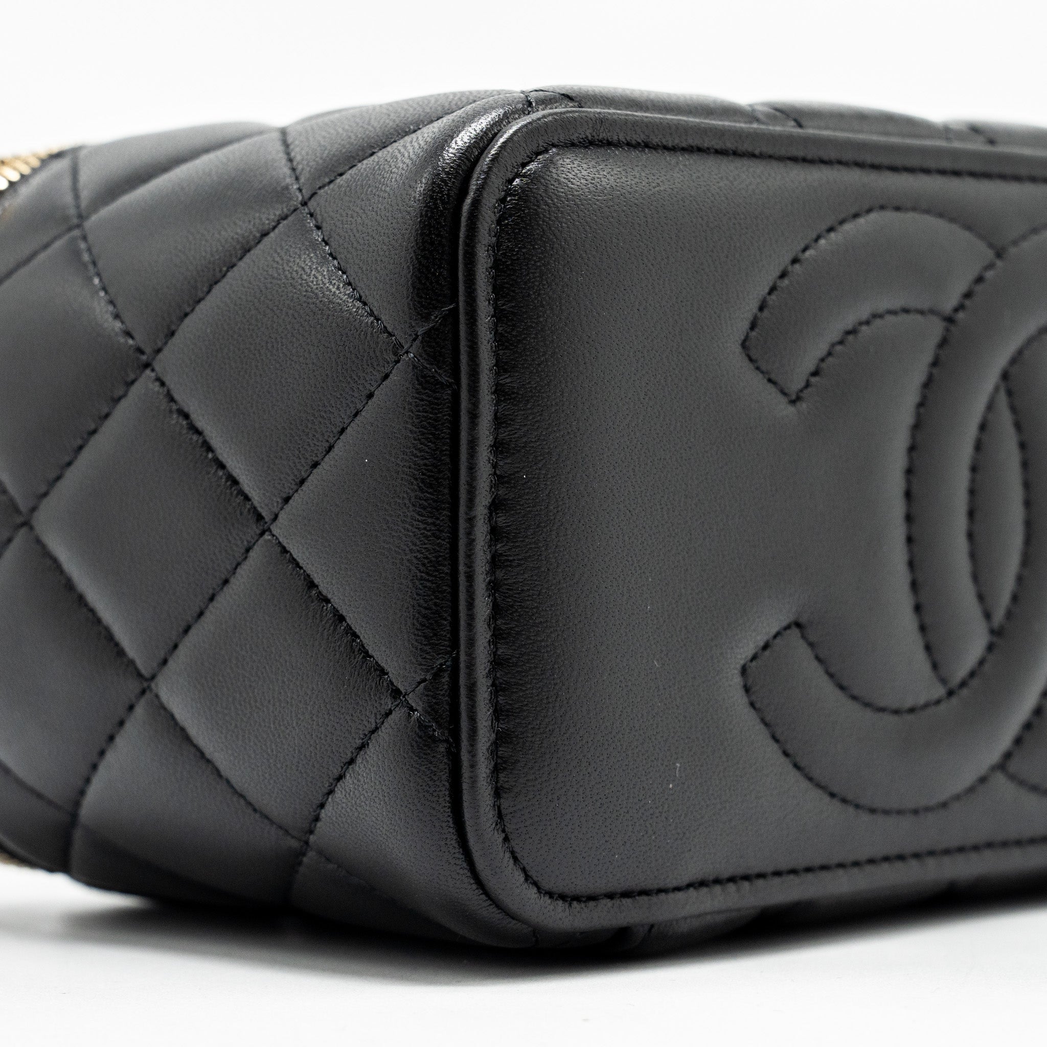 CHANEL TOP HANDLE LONG VANITY CASE LAMBSKIN BLACK LGHW (MICROCHIP)