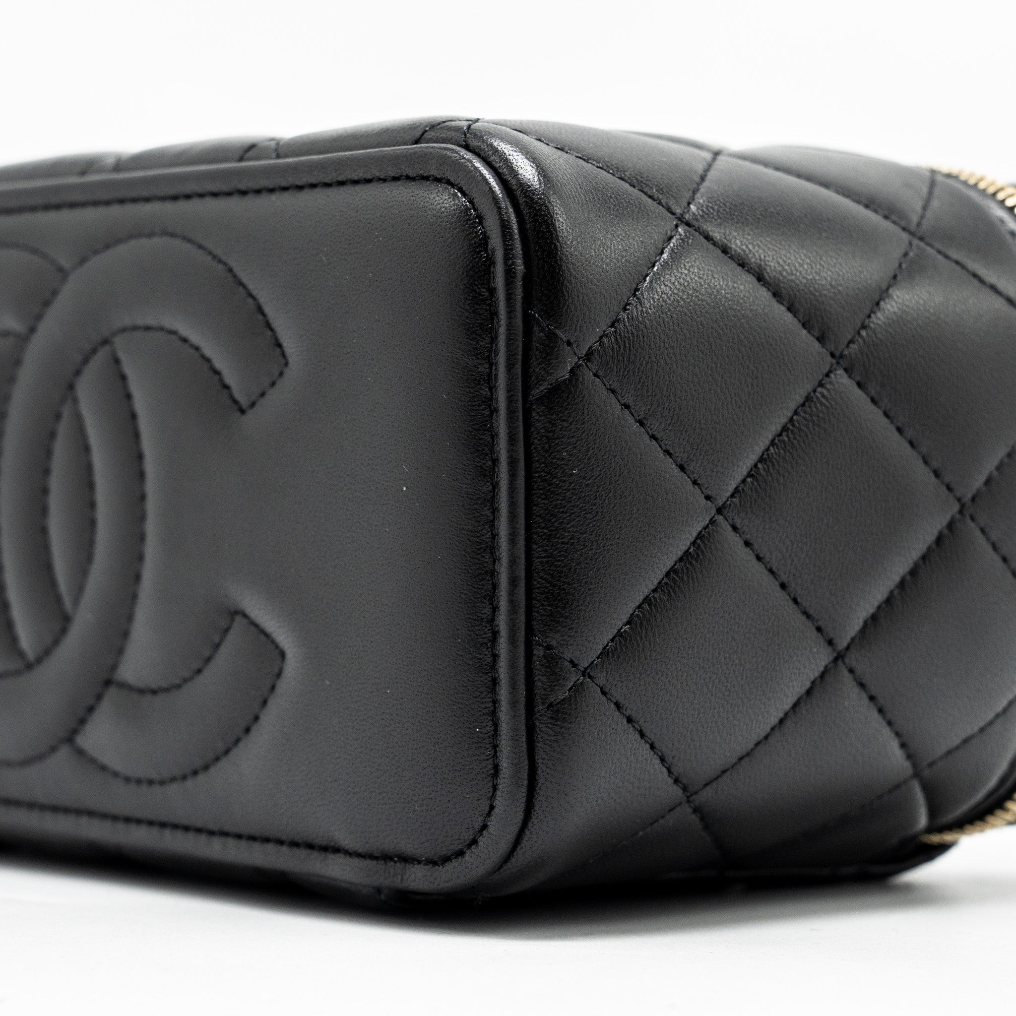 CHANEL TOP HANDLE LONG VANITY CASE LAMBSKIN BLACK LGHW (MICROCHIP)