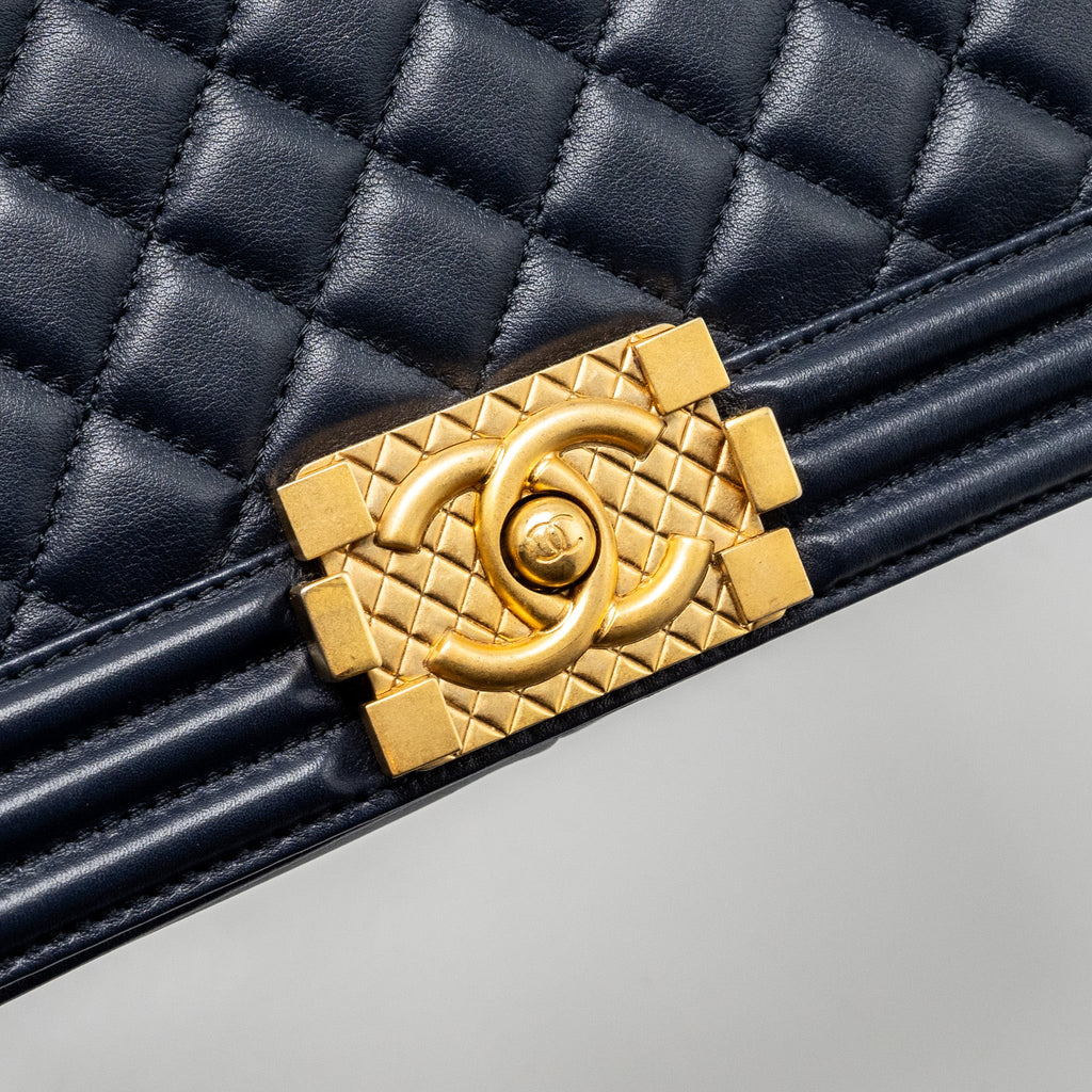 CHANEL 20B MEDIUM BOY BAG WITH TOP HANDLE CALFSKIN NAVY GHW
