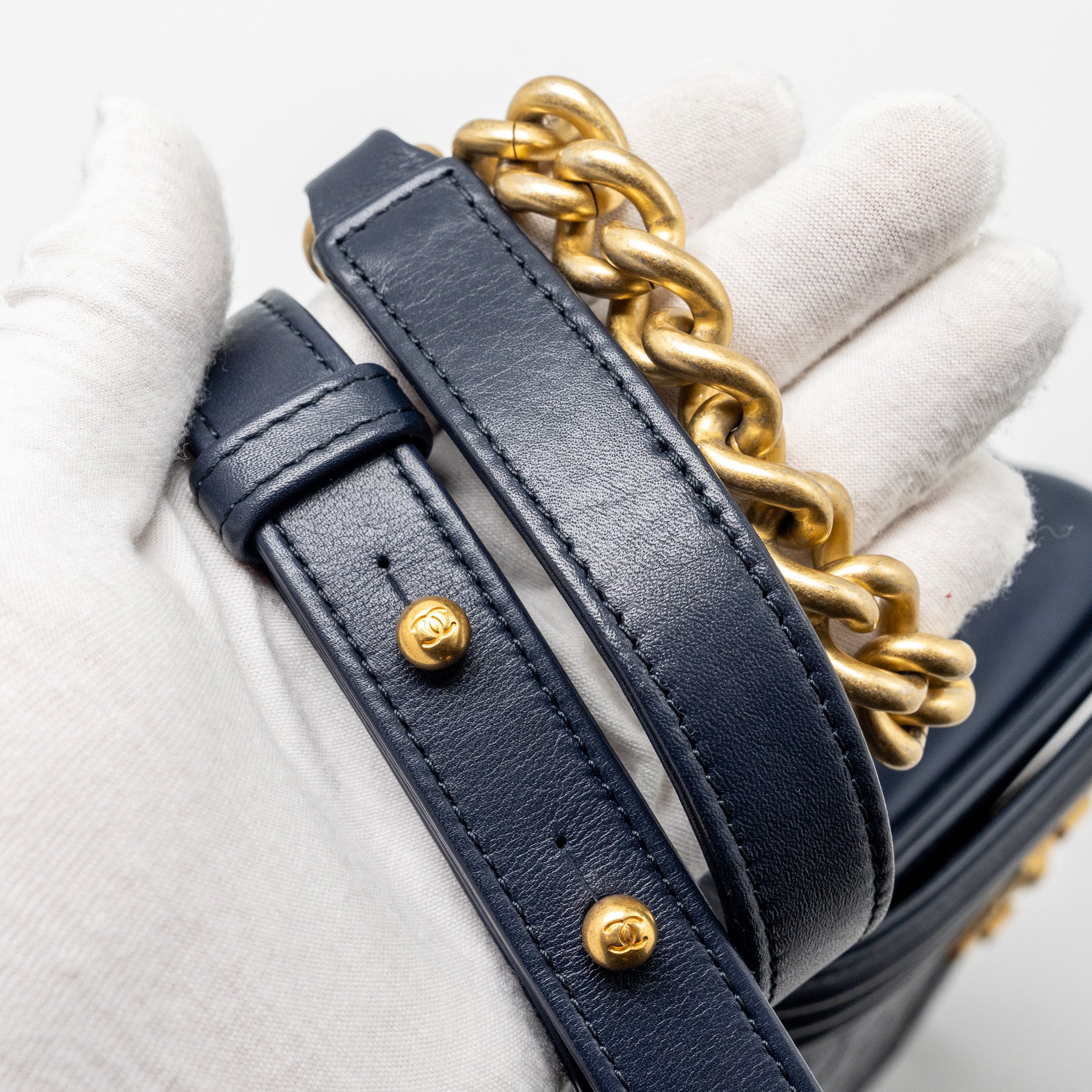 CHANEL 20B MEDIUM BOY BAG WITH TOP HANDLE CALFSKIN NAVY GHW