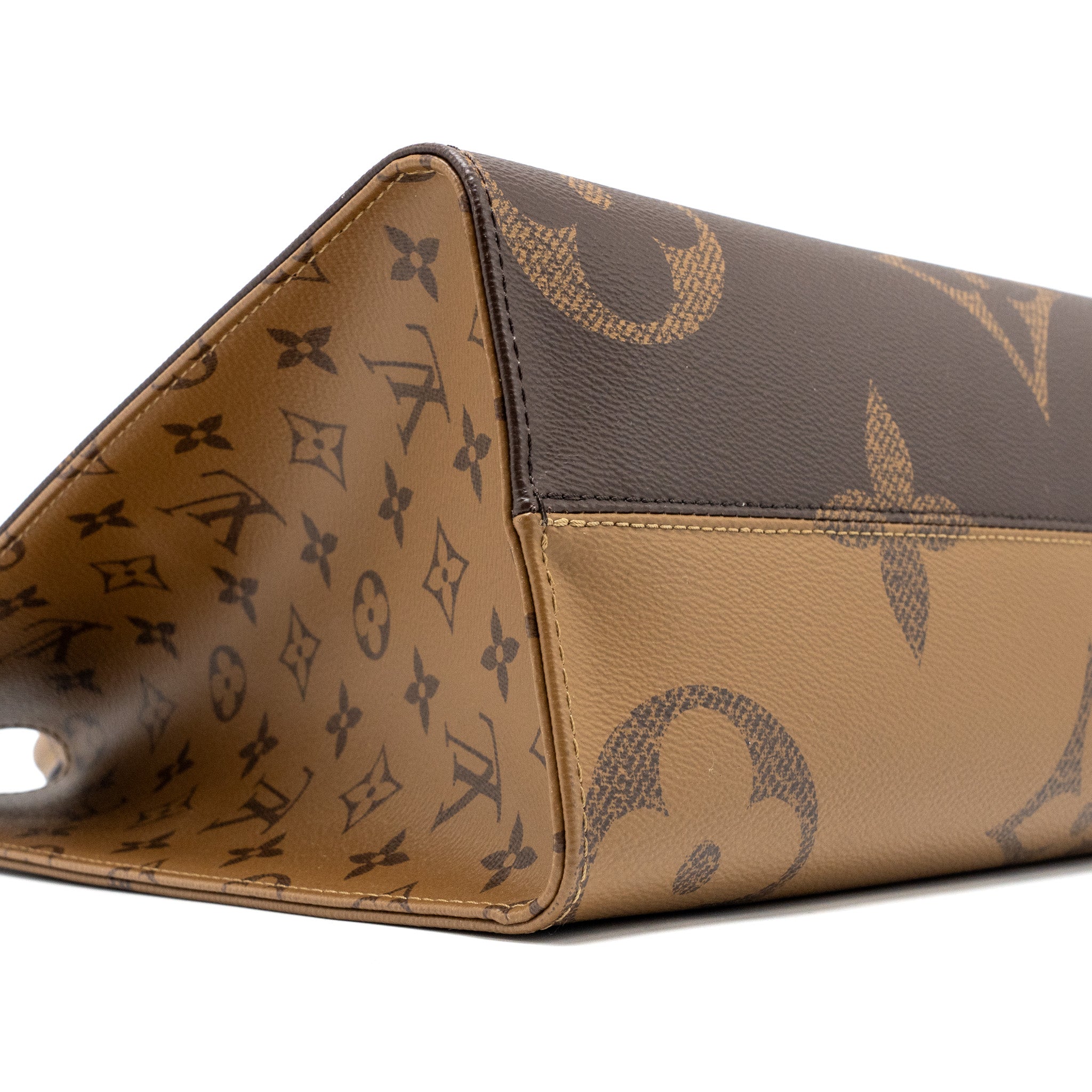 LOUIS VUITTON ONTHEGO MM MONOGRAM CANVAS GHW