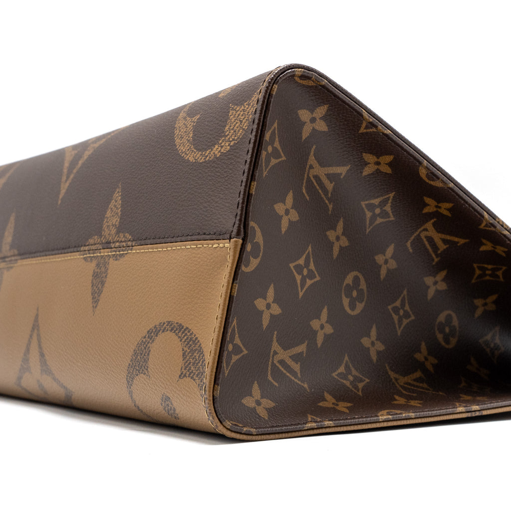 LOUIS VUITTON ONTHEGO MM MONOGRAM CANVAS GHW