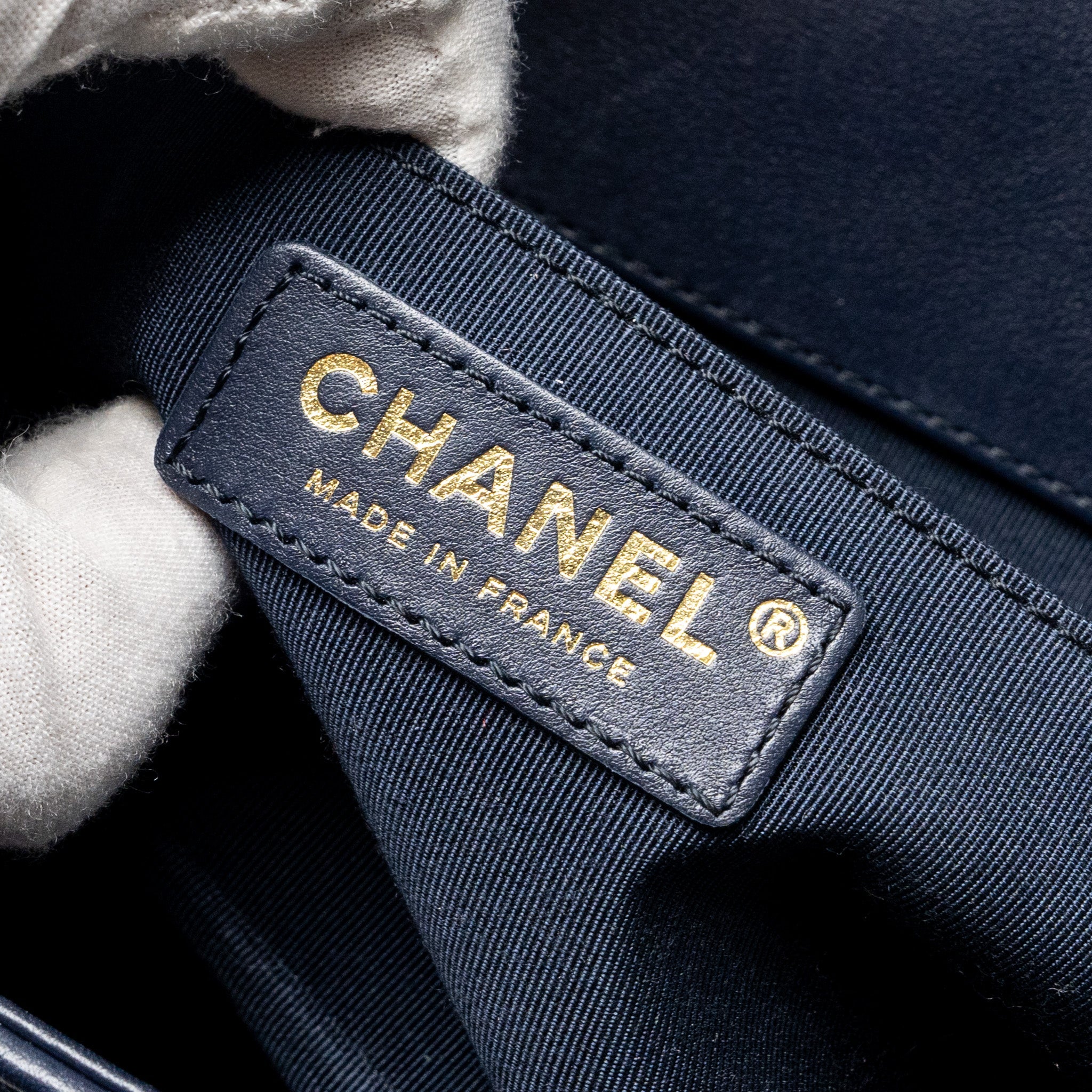 CHANEL 20B MEDIUM BOY BAG WITH TOP HANDLE CALFSKIN NAVY GHW