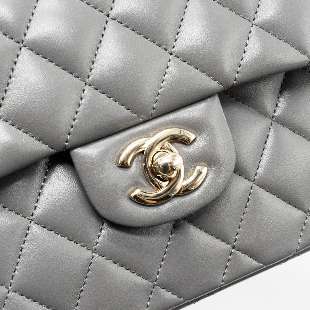 CHANEL 22A SMALL CLASSIC DOUBLE FLAP BAG LAMBSKIN GREY LGHW(MICROCHIP)