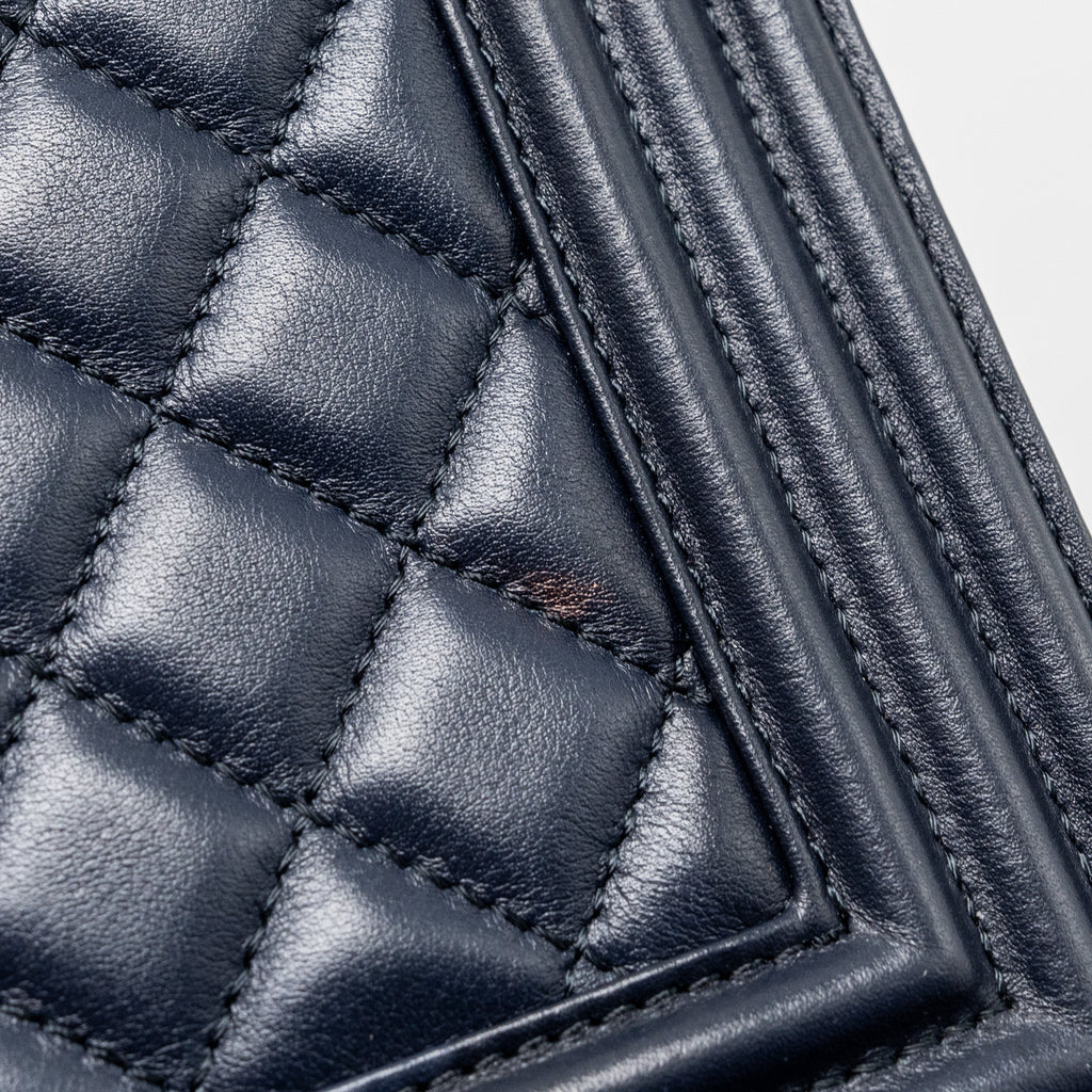 CHANEL 20B MEDIUM BOY BAG WITH TOP HANDLE CALFSKIN NAVY GHW